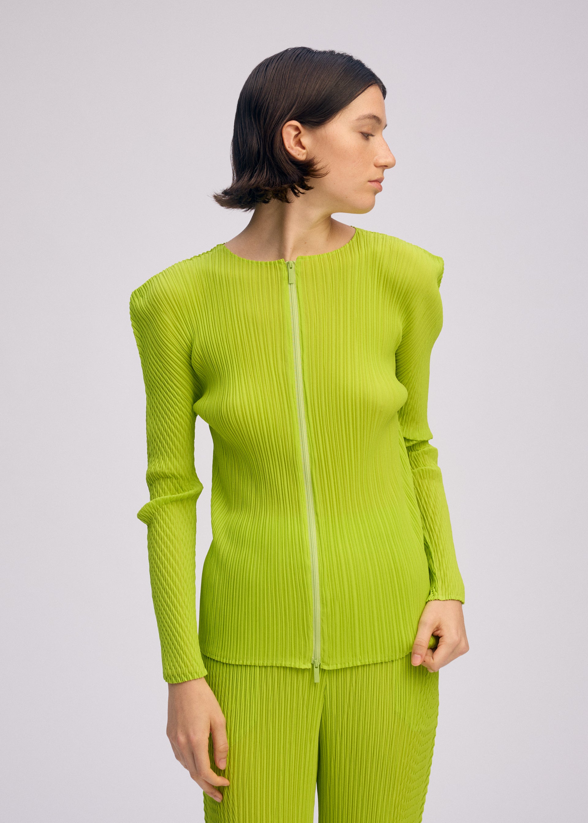 Issey Miyake Box Shoulder Pleats kardigan sv. šedá 2 hranatá ramena