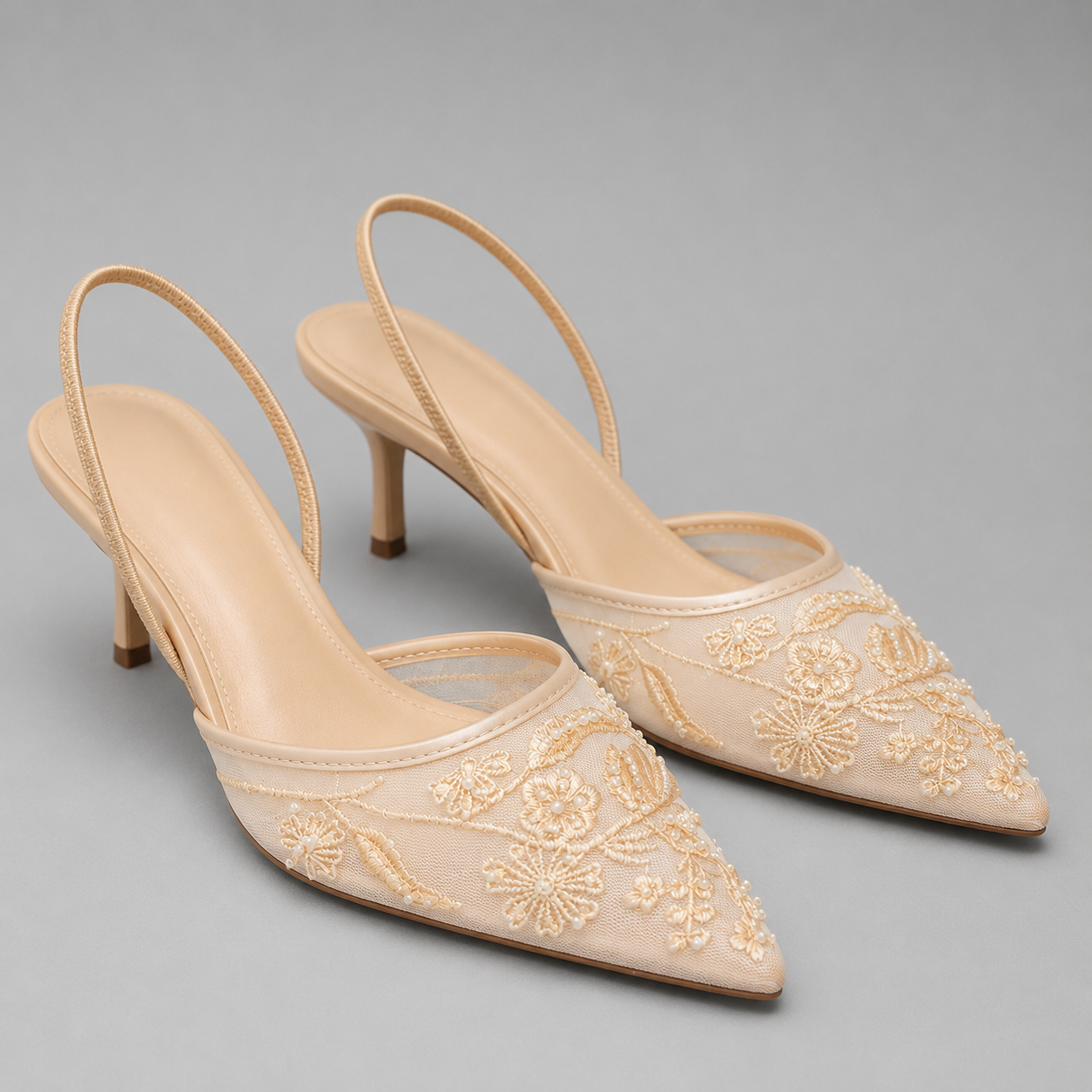 Norielle krajkové slingback lodičky kitten podpatek bílé