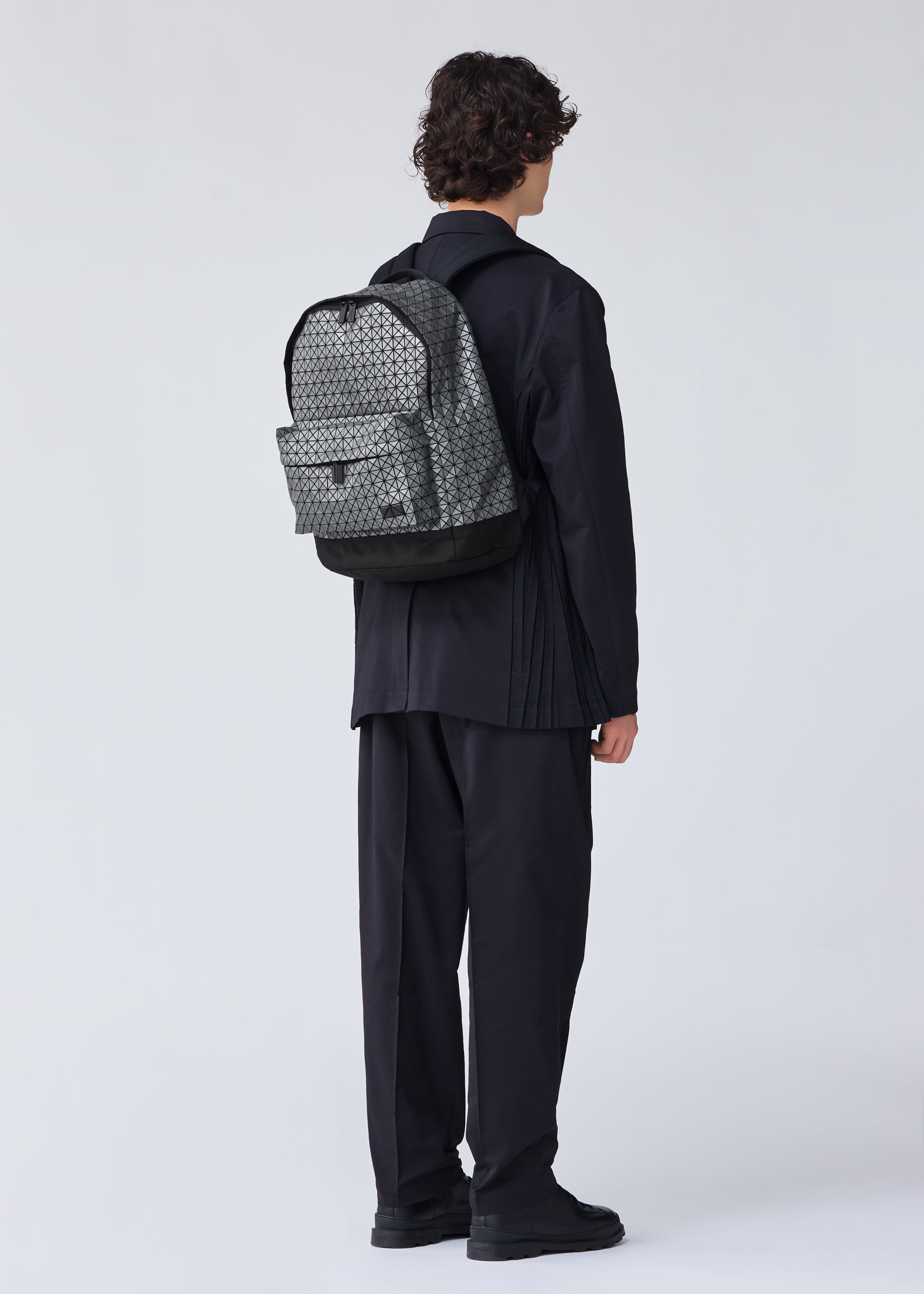 Bao Bao Issey Miyake Daypack Reflector batoh šedý