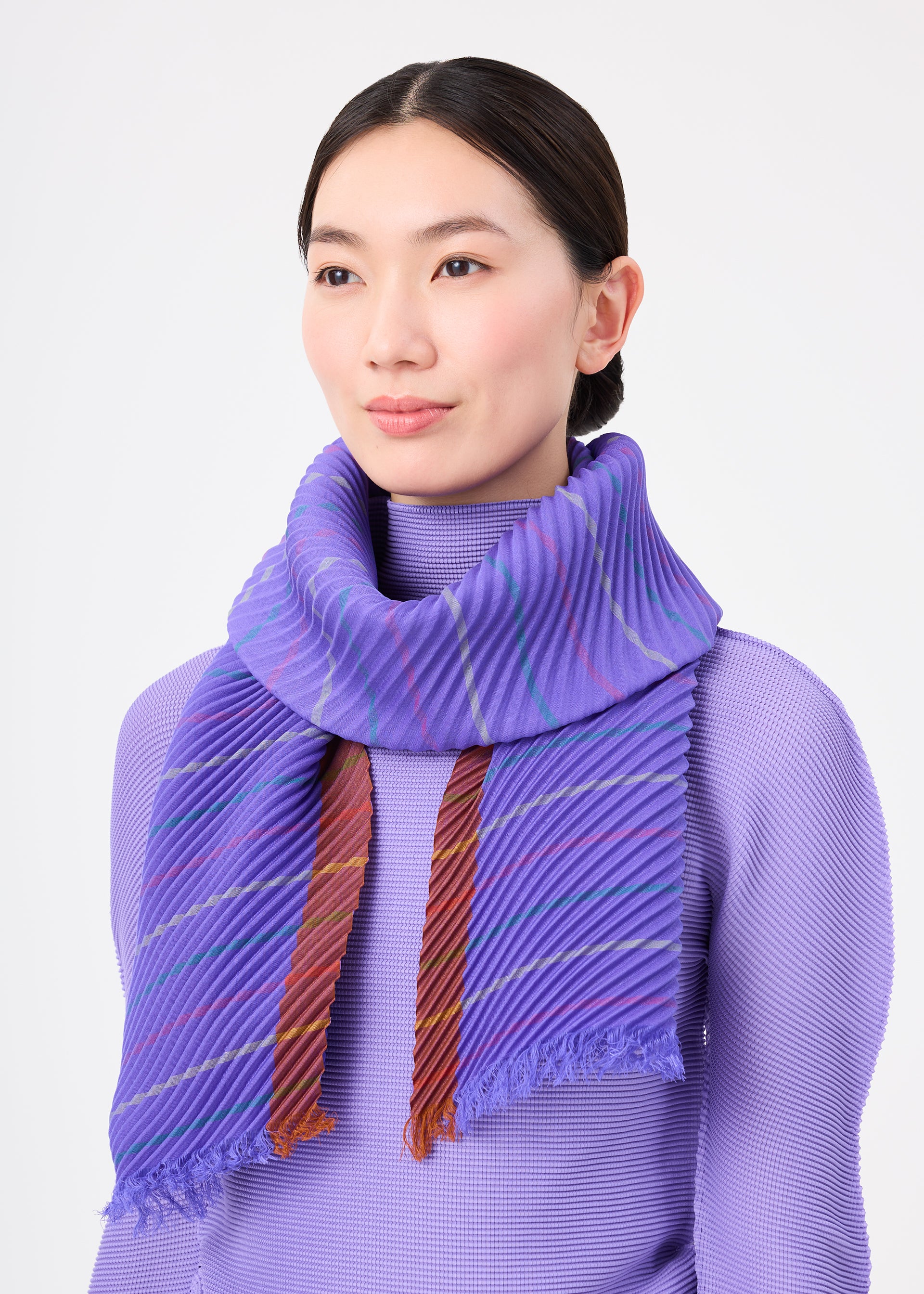 me Issey Miyake Stripe Pleats štola šedá pruhovaná