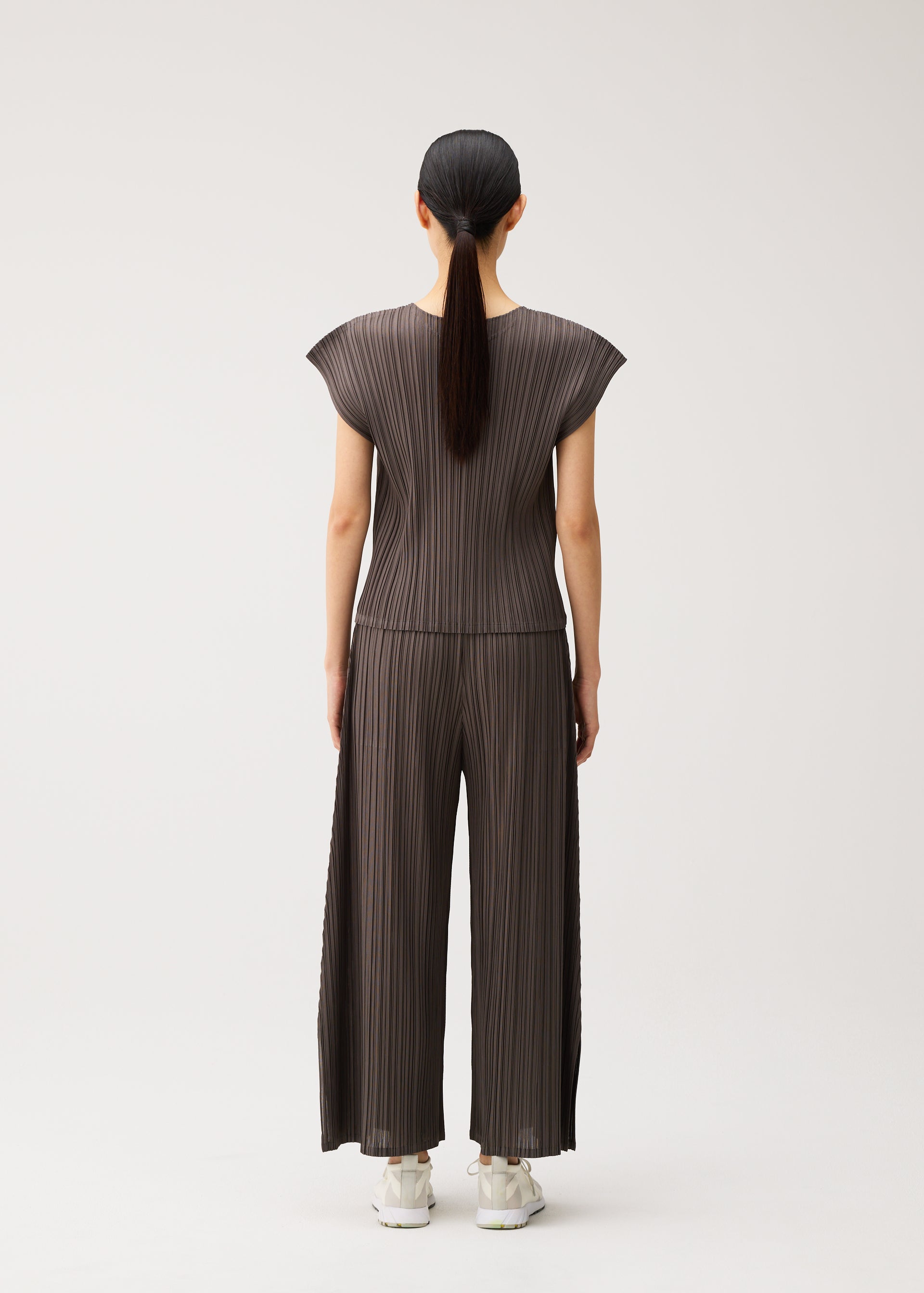Issey Miyake Mellow Pleats top černý francouzský rukáv