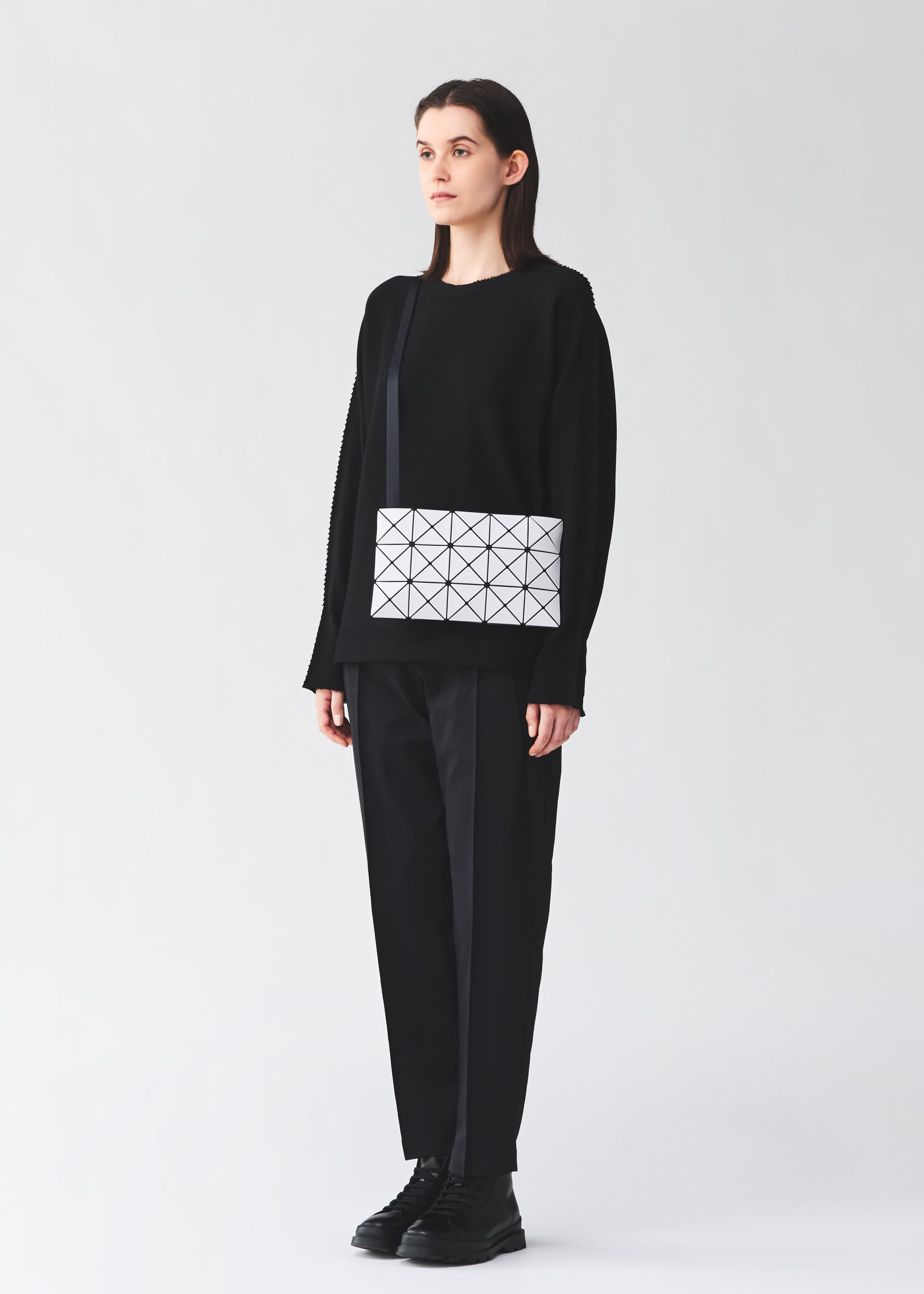 Issey Miyake Lucent Matte shoulder kabelka světle šedá matná