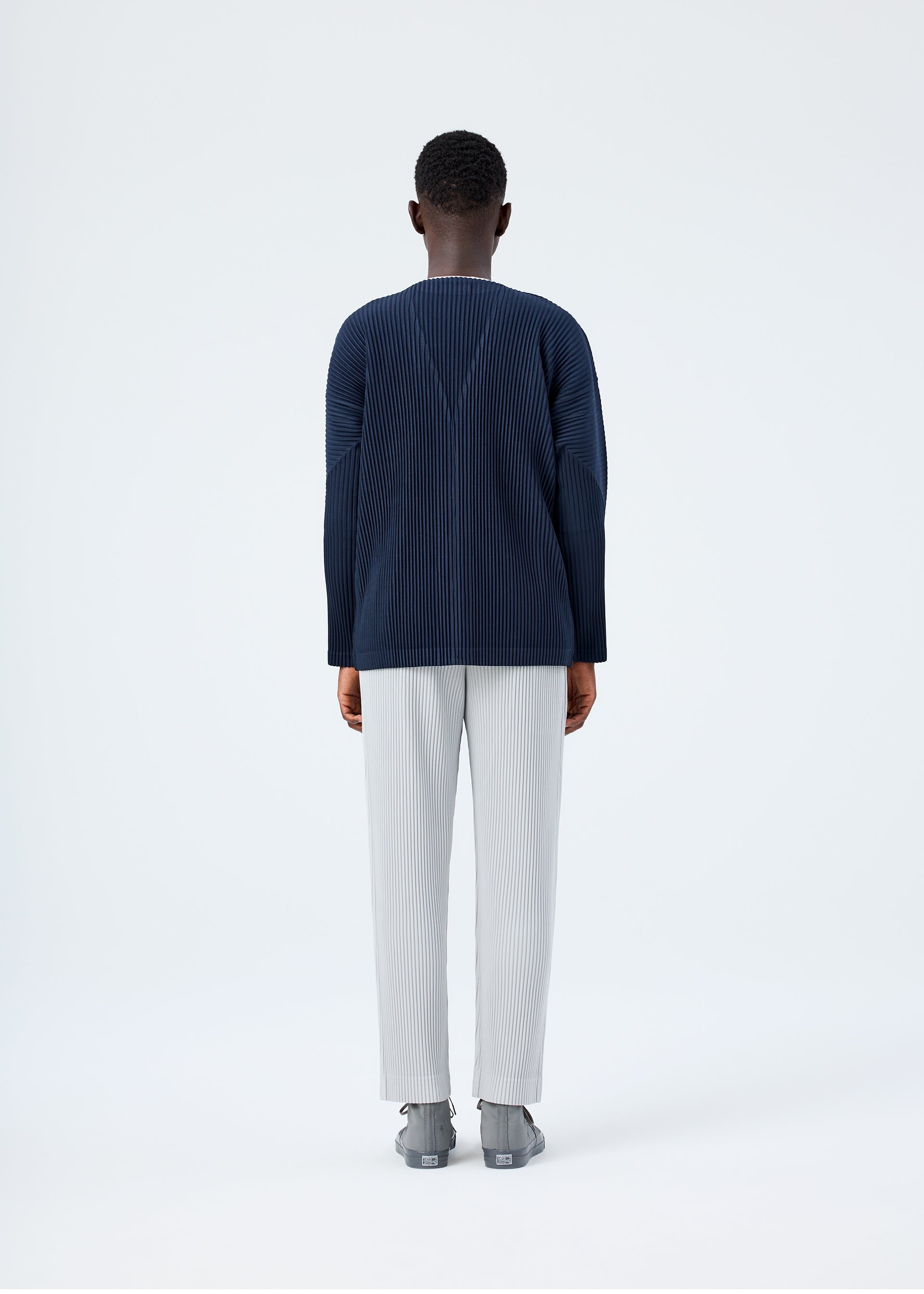 Issey Miyake Basics kardigan světle šedý lehký V výstřih