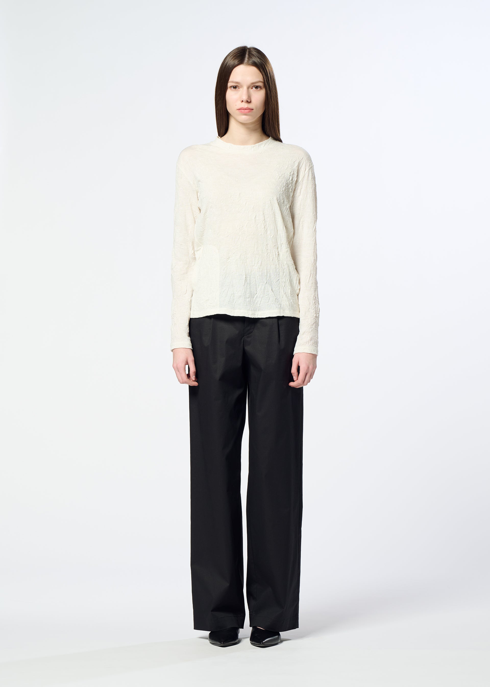 Issey Miyake HaaT W/P Washer top s dlouhým rukávem bílý mačkaný