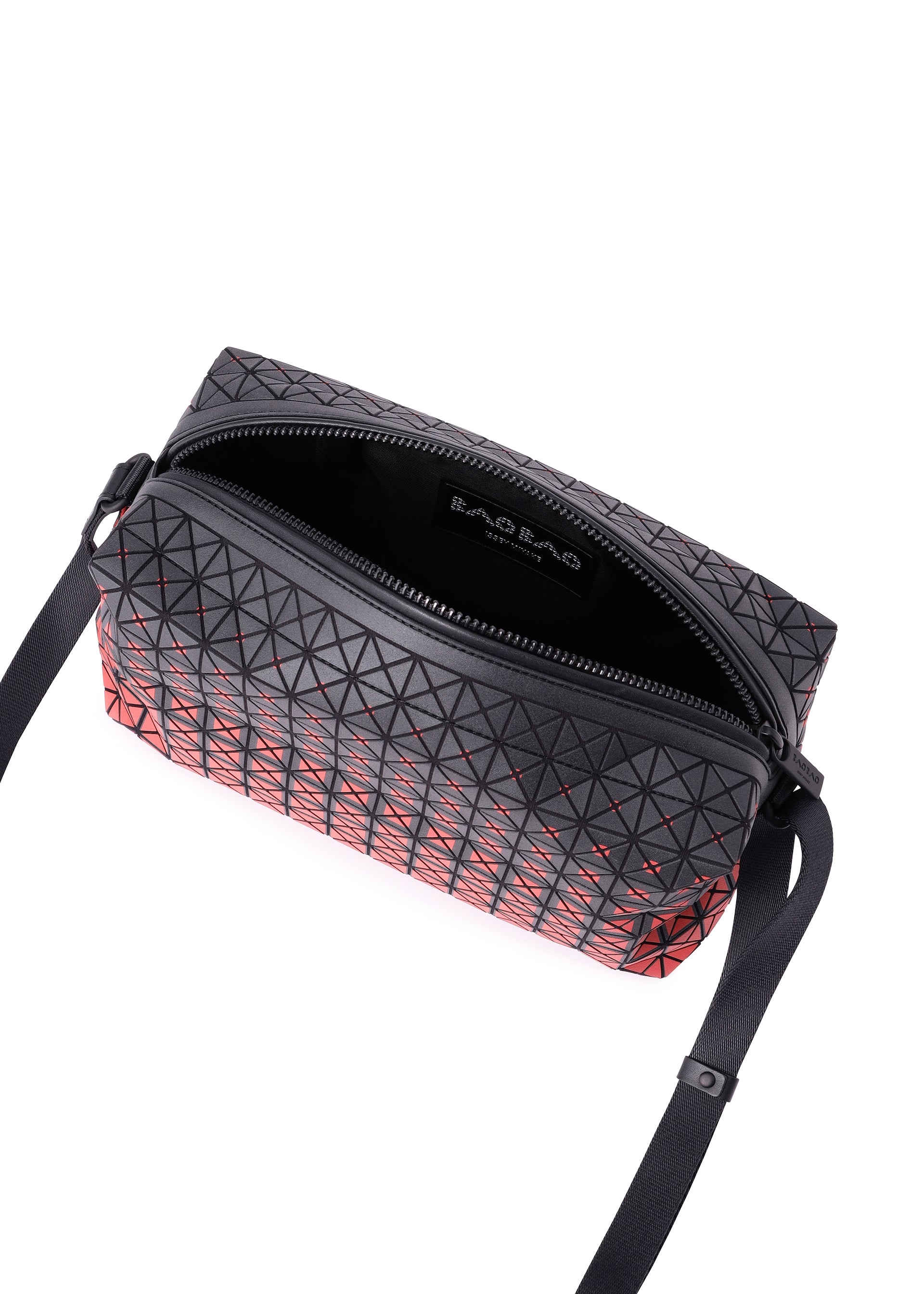 Issey Miyake Saddle BB64420 kabelka červená box
