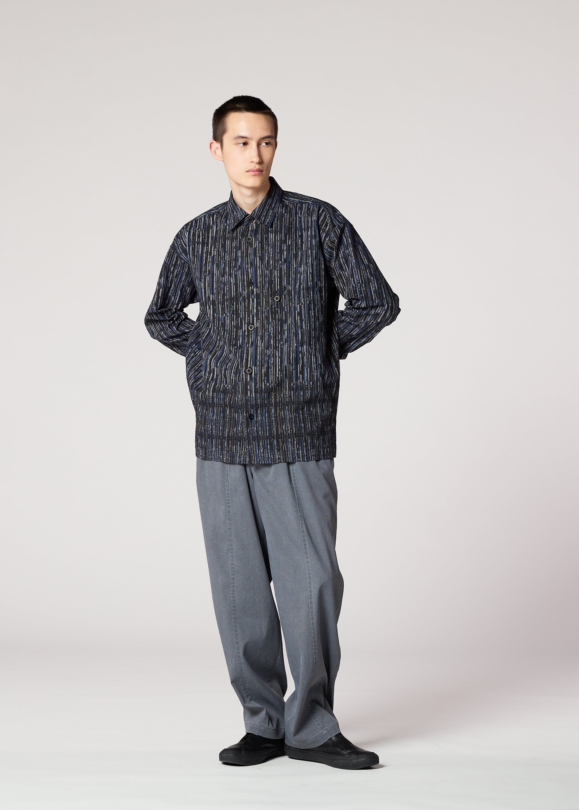 Issey Miyake Curviness Shirt košile charcoal gray pruhovaná