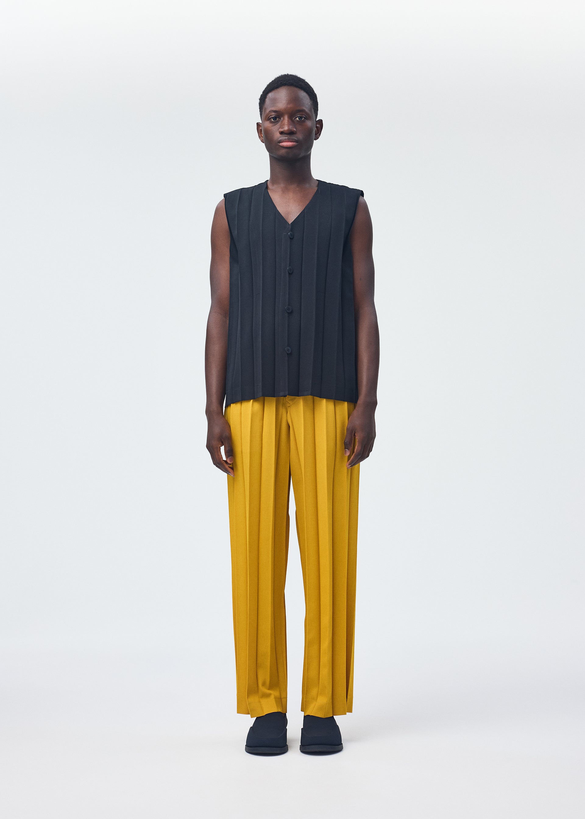 Issey Miyake Edge Ensemble kalhoty černé plisované