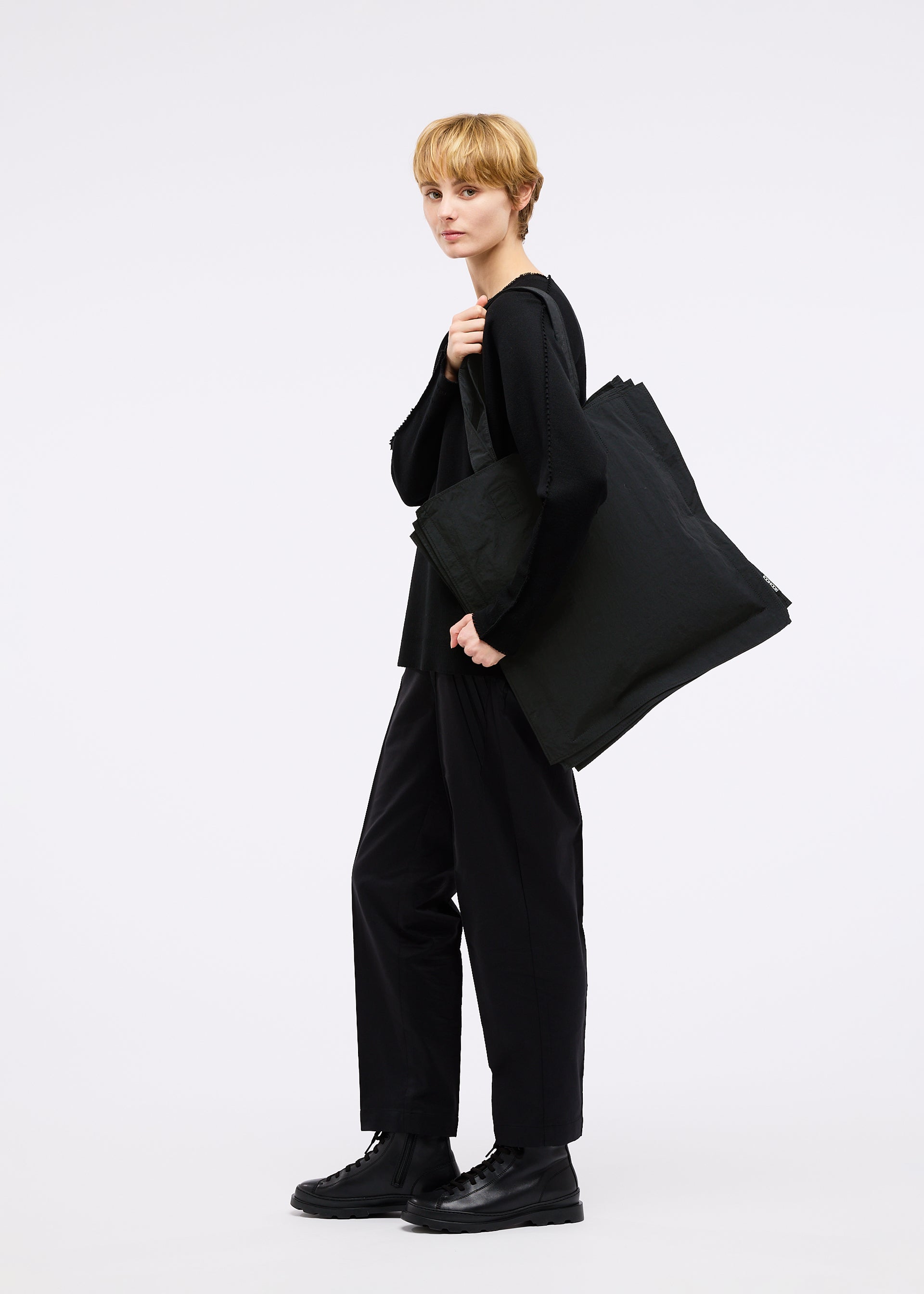 Issey Miyake Irogami Black tote kabelka černá