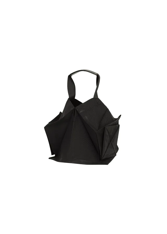 Issey Miyake 132 5. No.1-BG kabelka černá lesklá