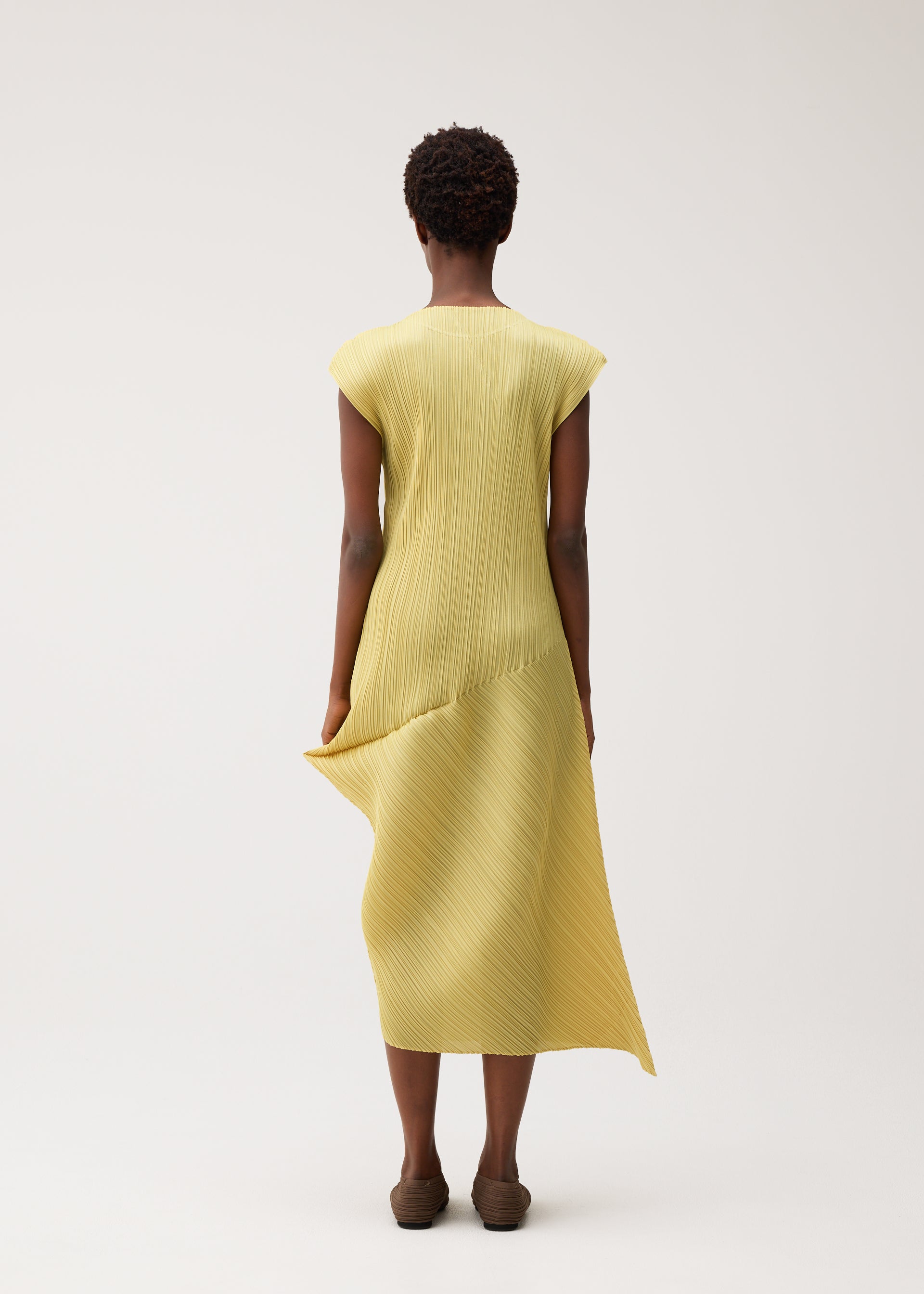 Issey Miyake Leap šaty černé asymetrické