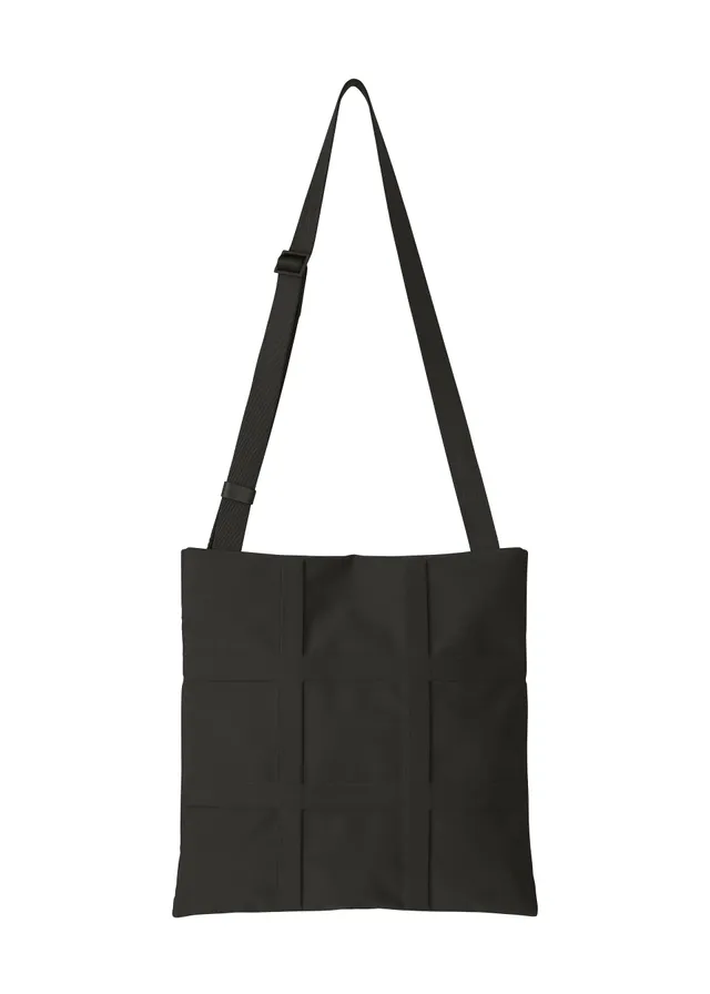 Issey Miyake Grid kabelka přes rameno černá tvarovací mřížka