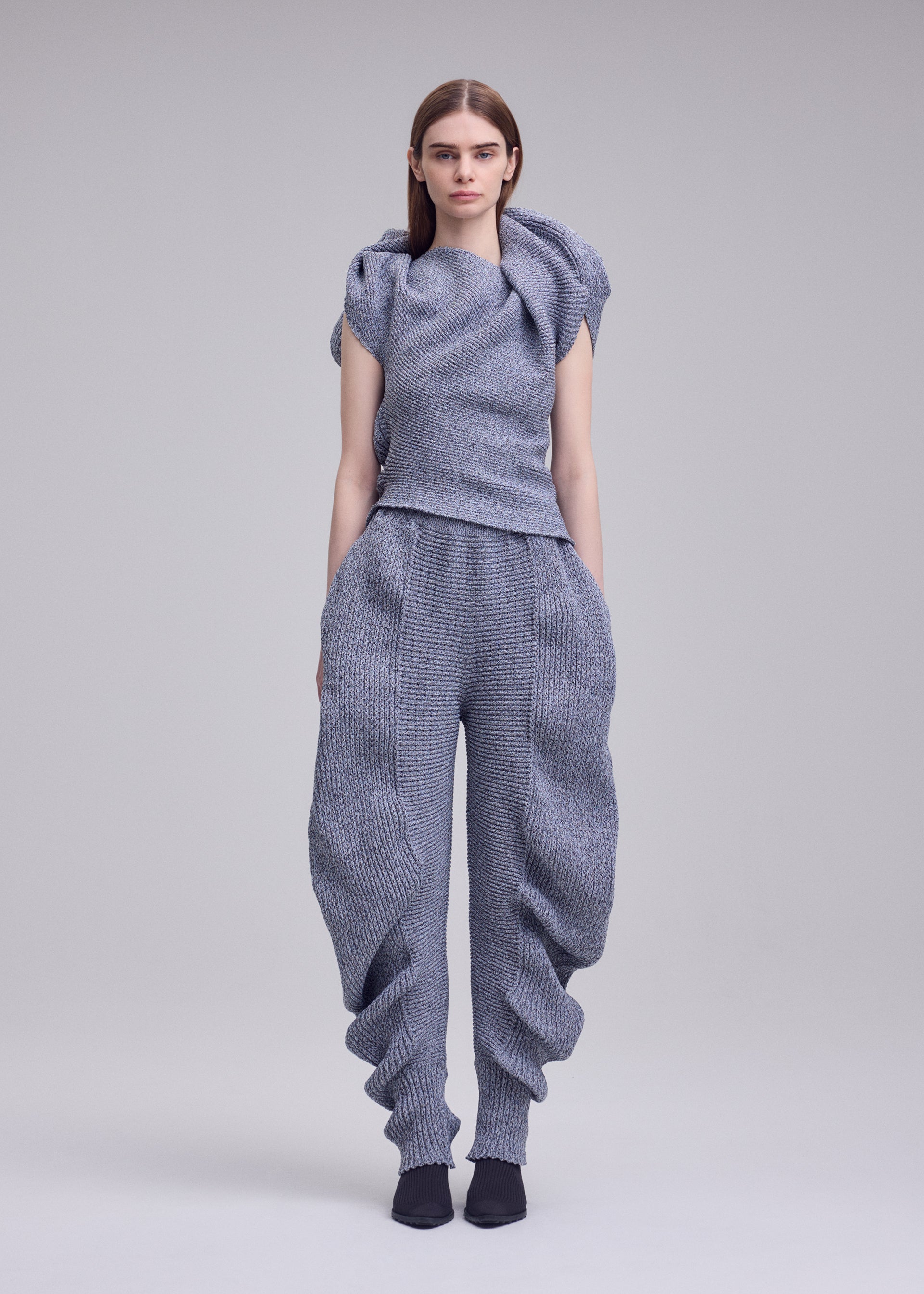 Issey Miyake Found Stone pletený top bílý