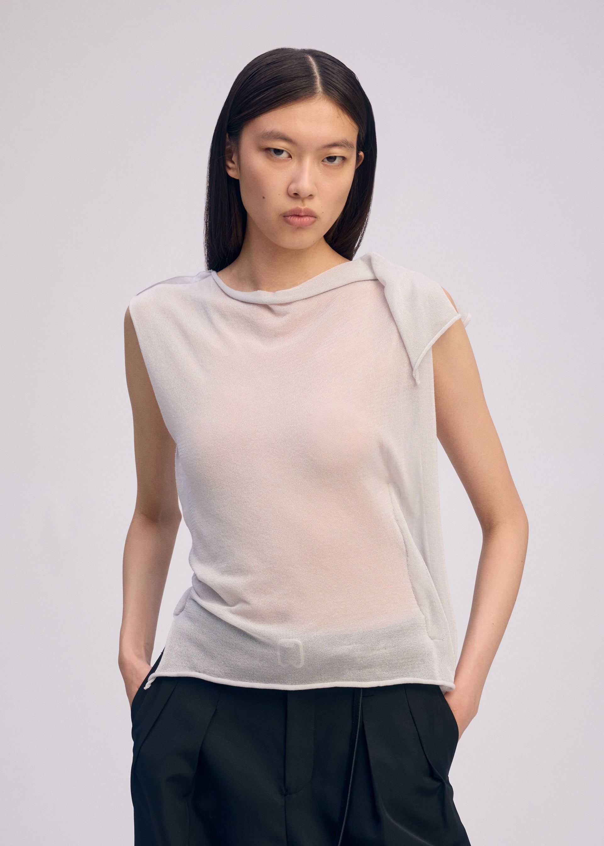 Issey Miyake Concealed Knit pletený top bez rukávů