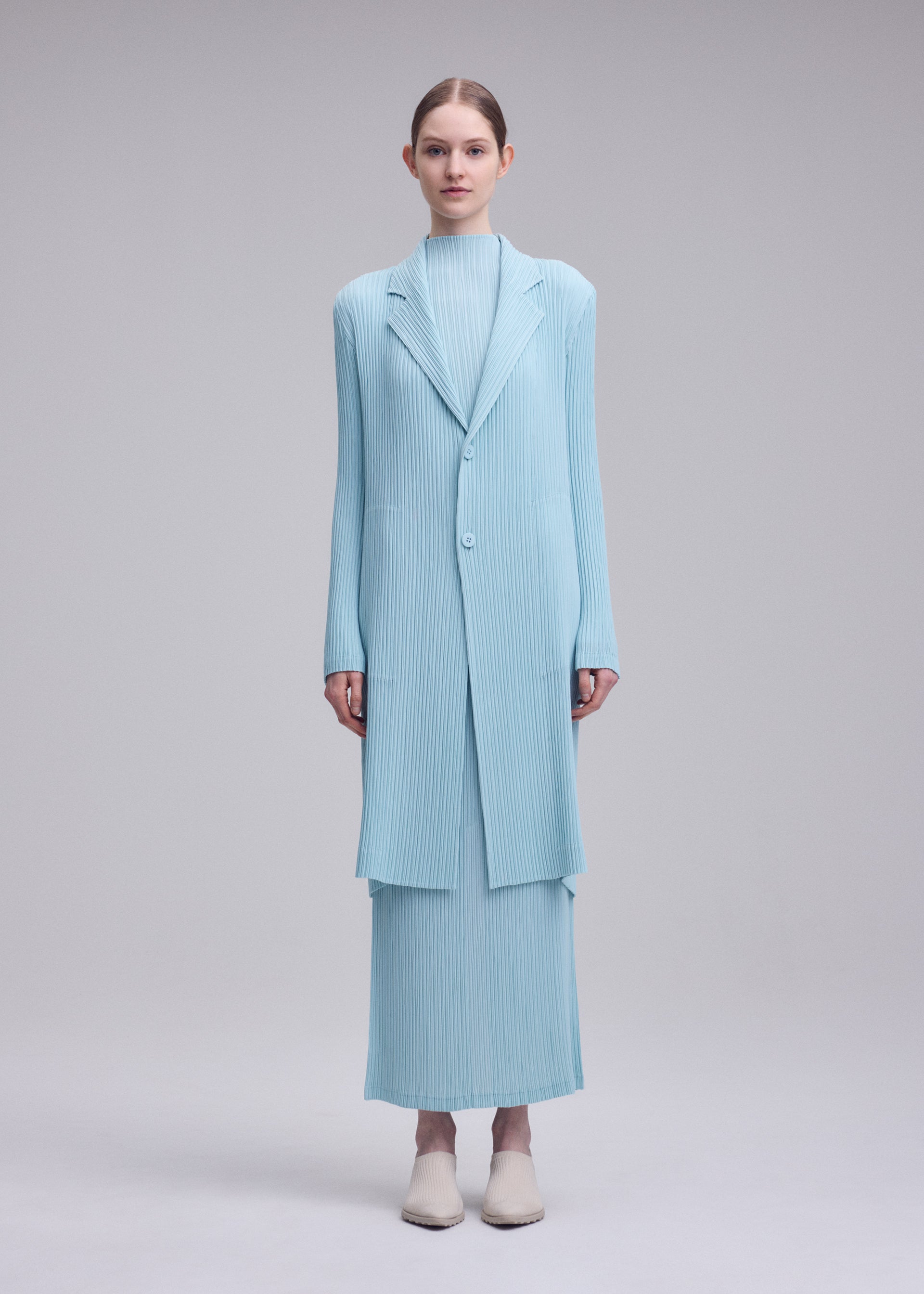 Issey Miyake Hatching Pleats kabát šedá recyklovaný