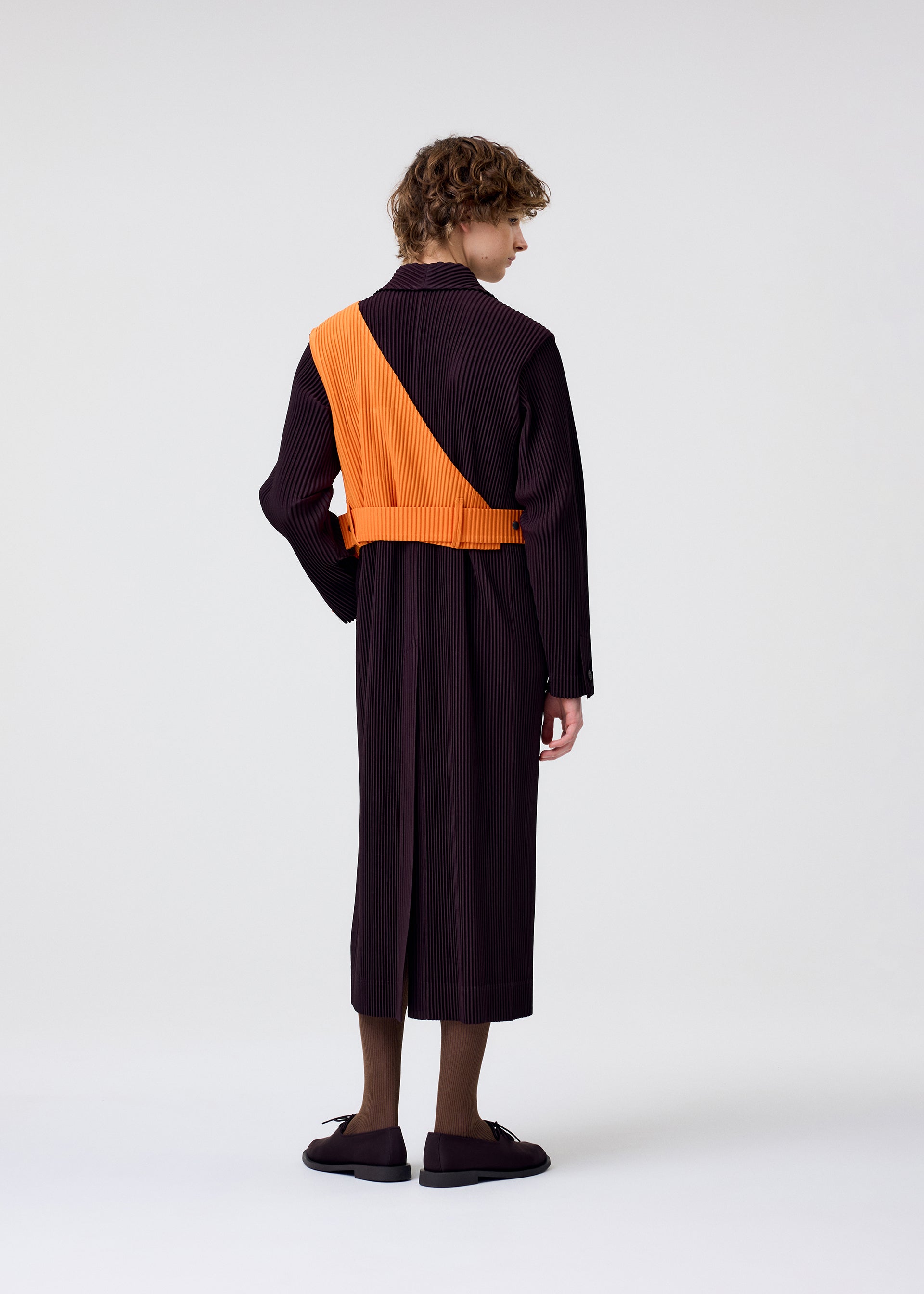 Issey Miyake Painter's Gear vesta s kapsami černá