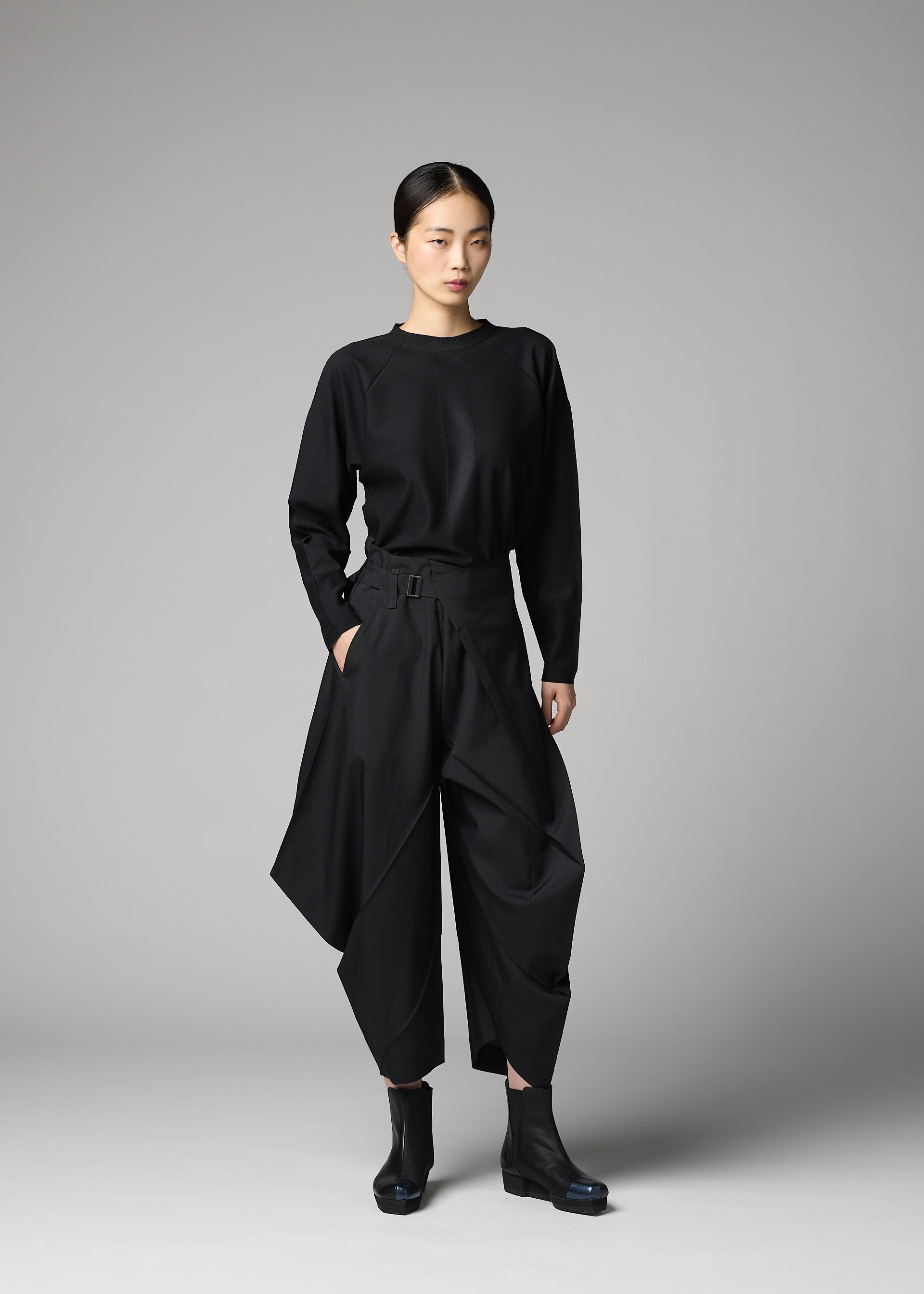 Issey Miyake 132 5. F-BT kalhoty černé skládané