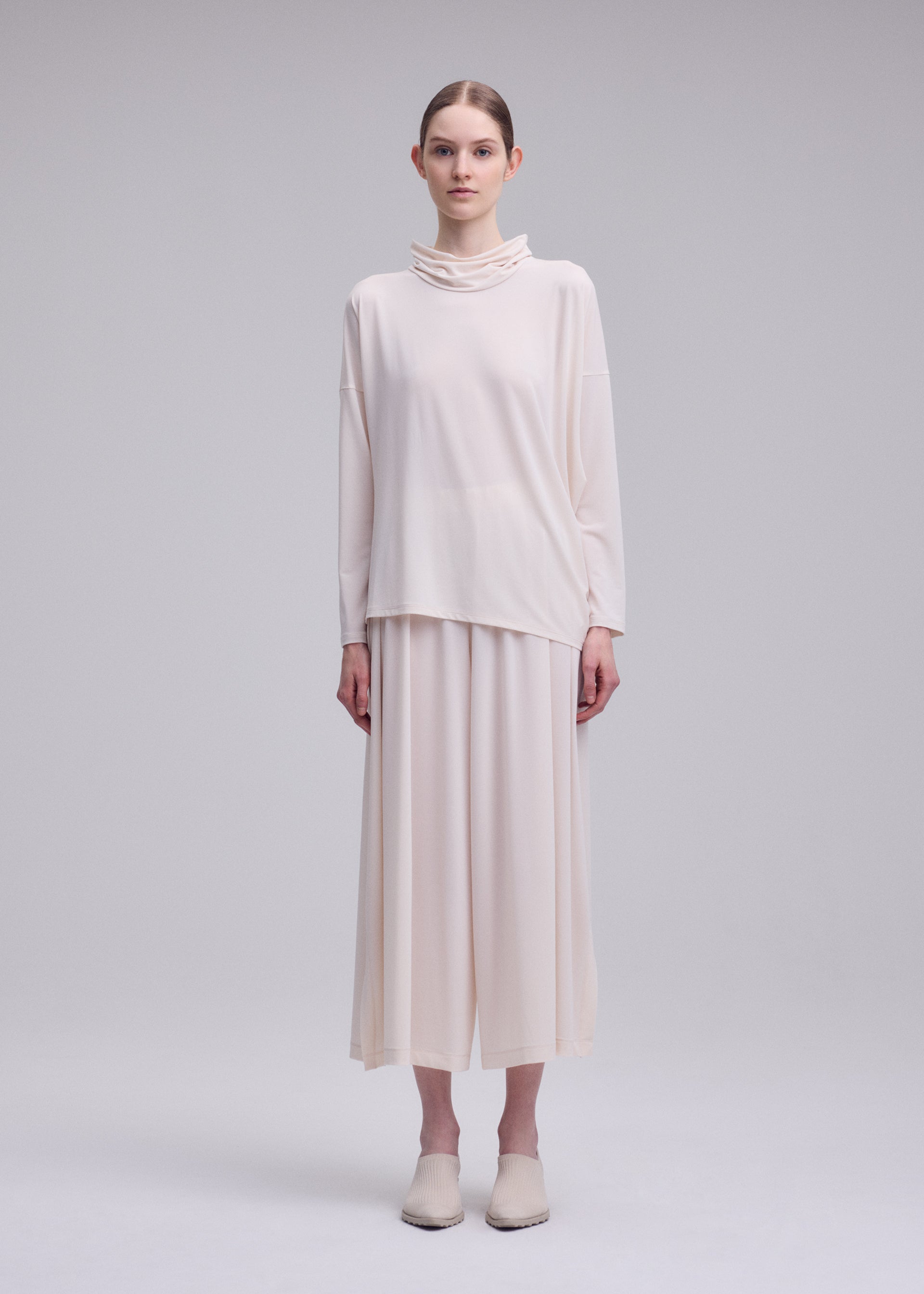 Issey Miyake DRAPE JERSEY-68 top s rolákem černý