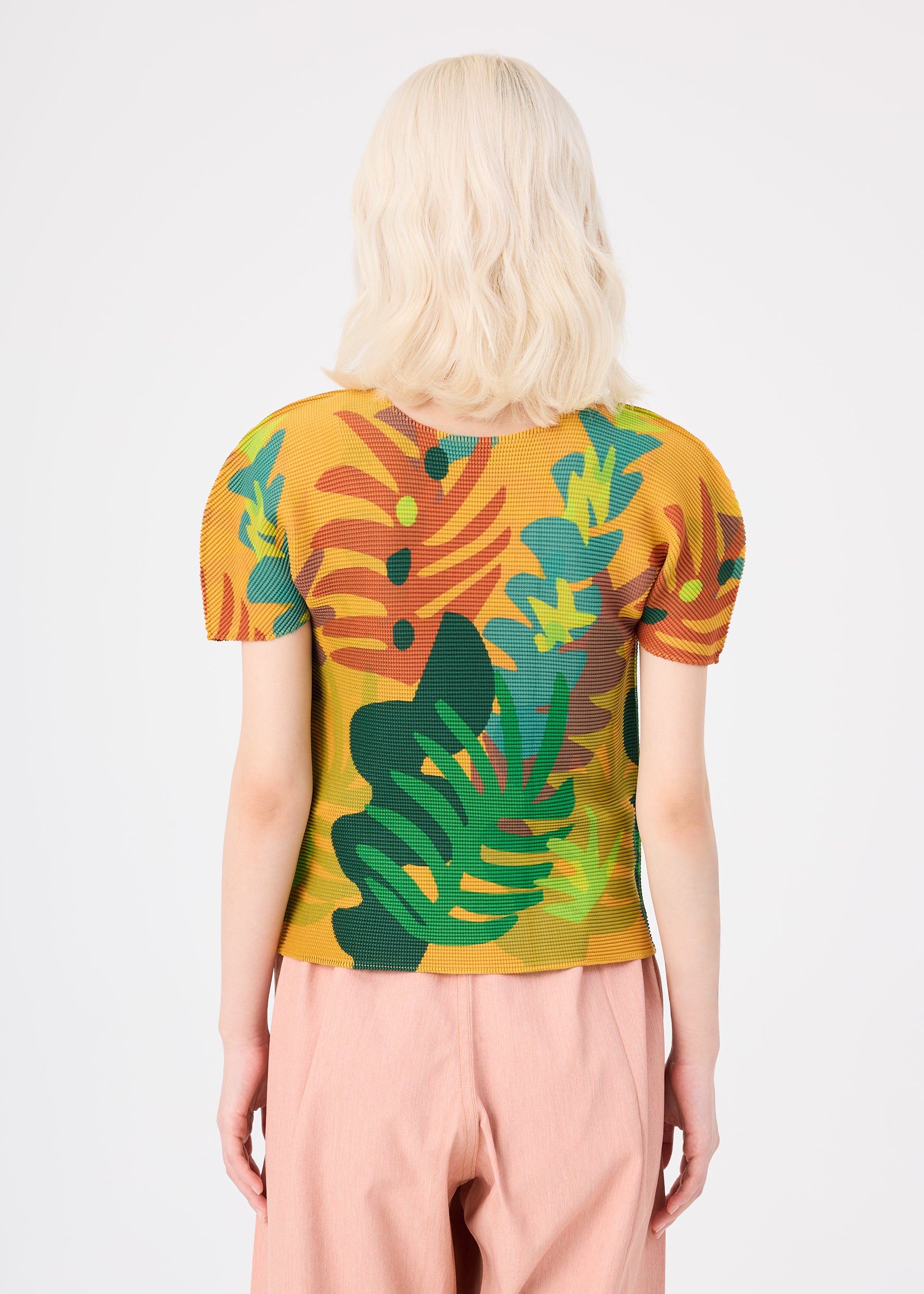 Issey Miyake Jungle top oranžový plisovaný s krátkým rukávem