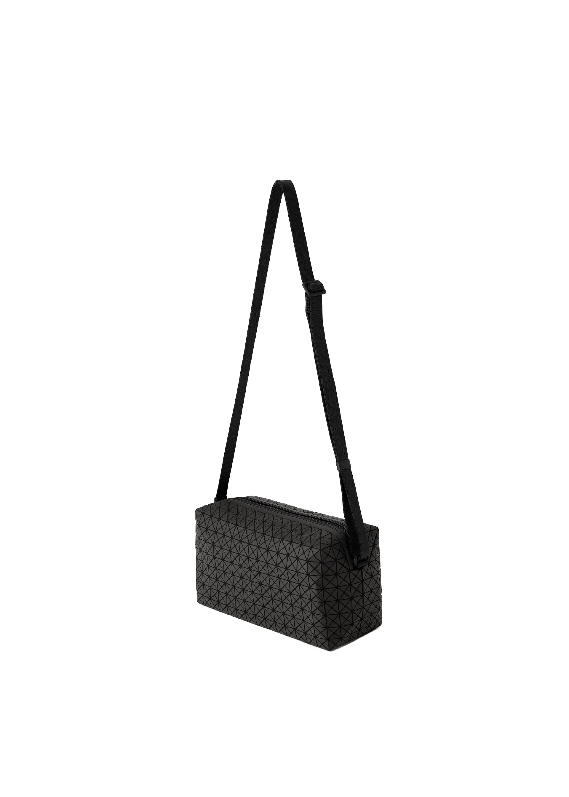 Issey Miyake Saddle Bag kabelka matná černá