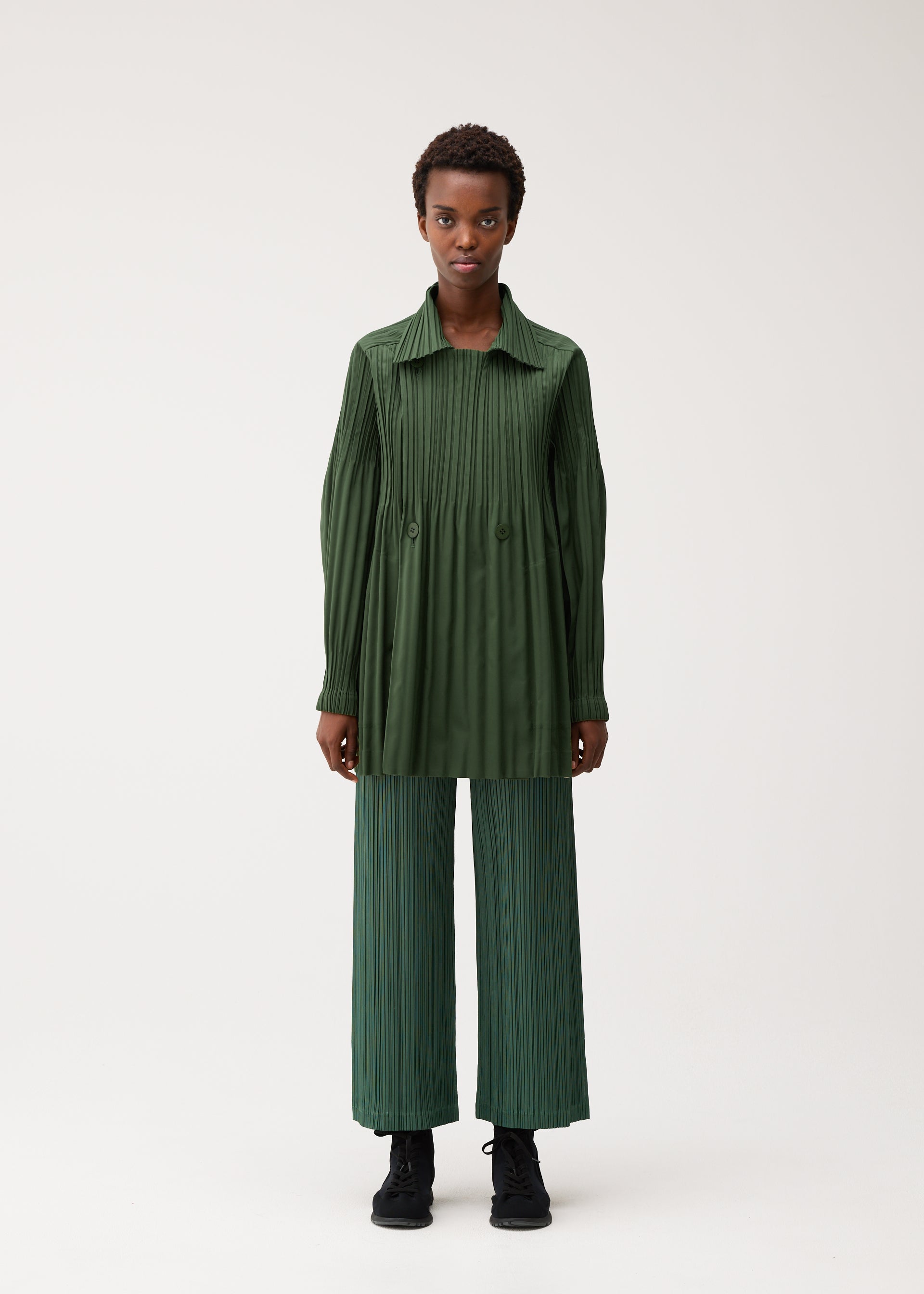 PLEATS PLEASE ISSEY MIYAKE SMOOTH COAT kabát černá