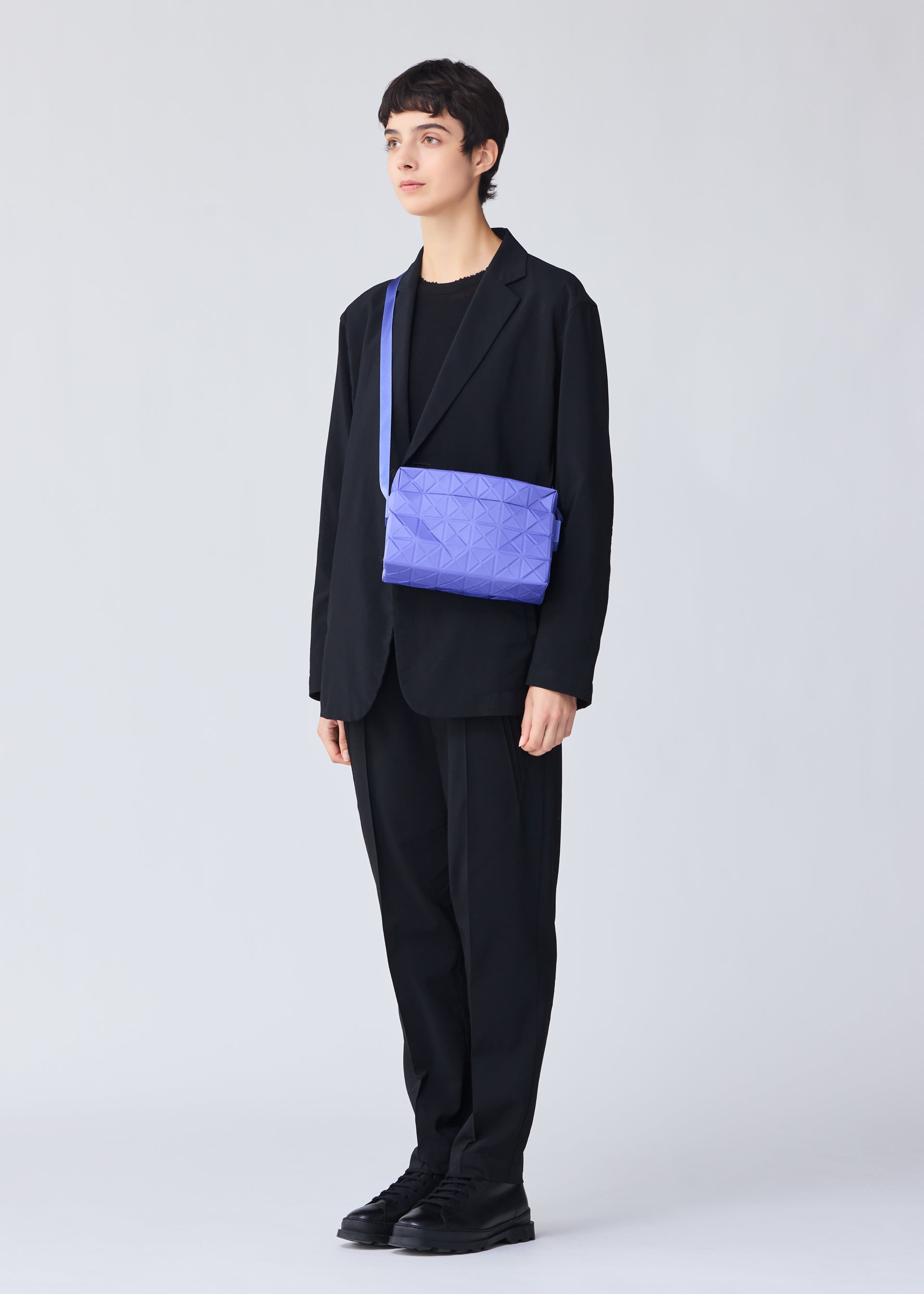 Issey Miyake Track kabelka crossbody lesklá