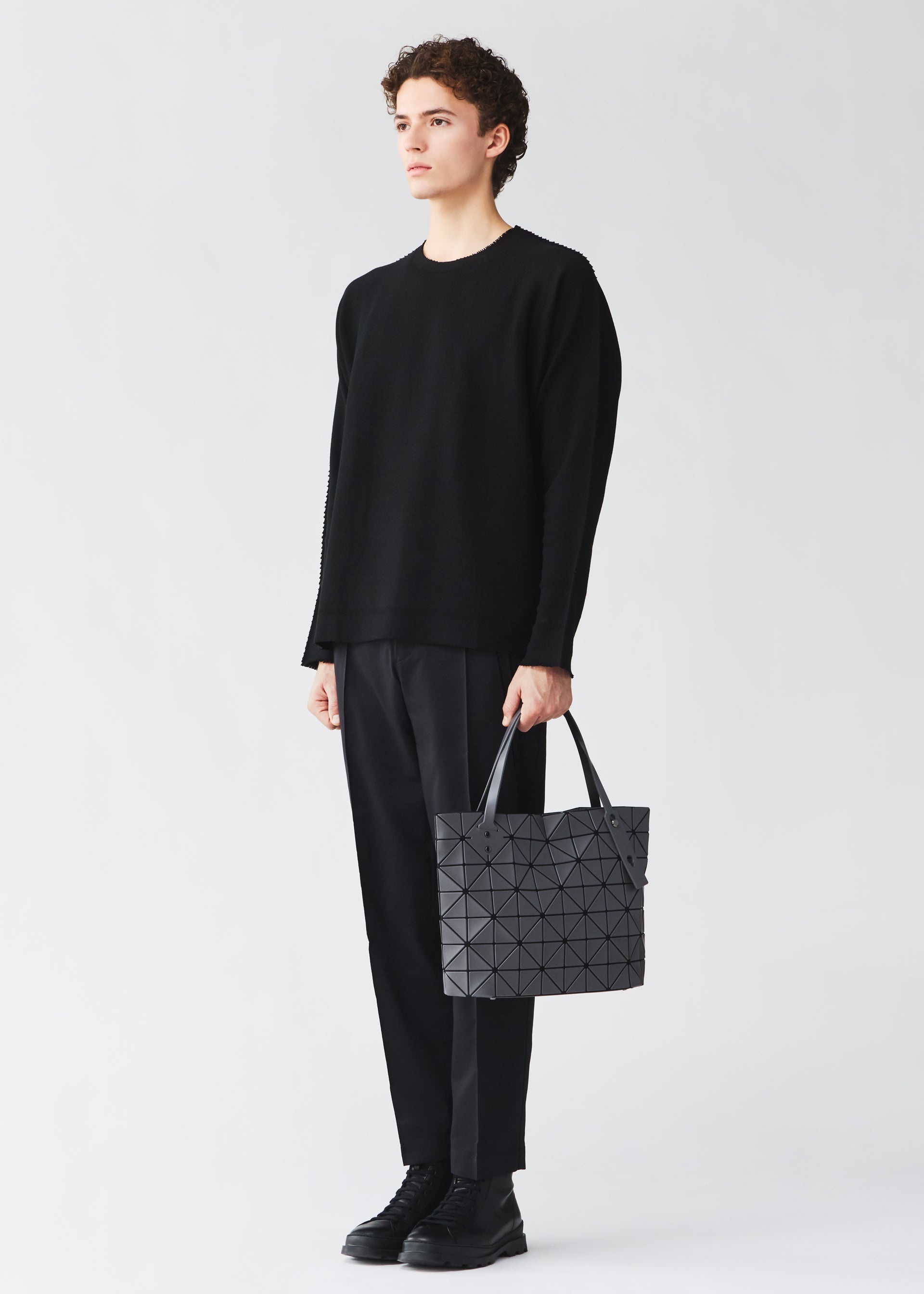 Issey Miyake Rock Matte široká kabelka na notebook matně černá