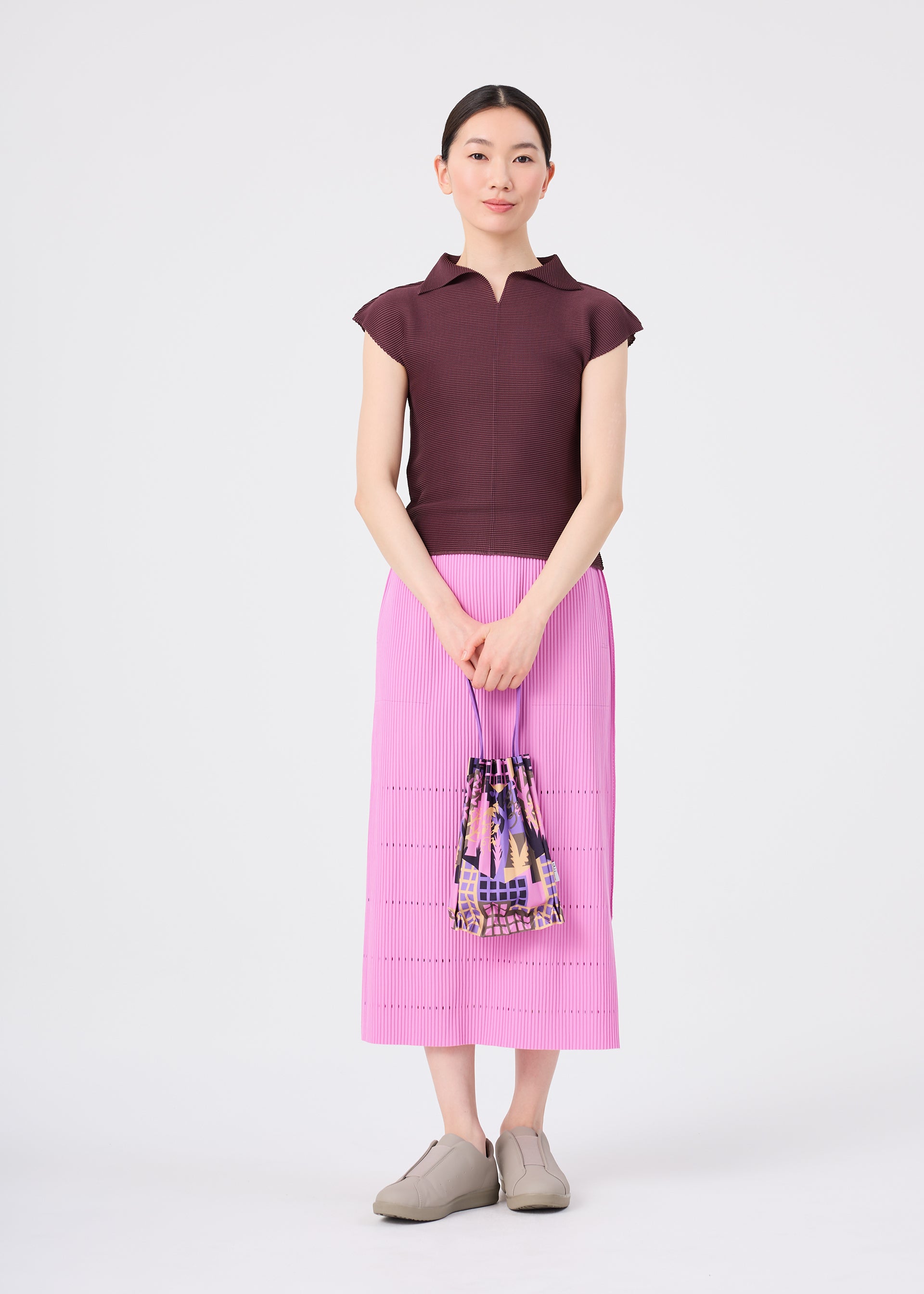me Issey Miyake Building Trunk Pleats mini tote šedá