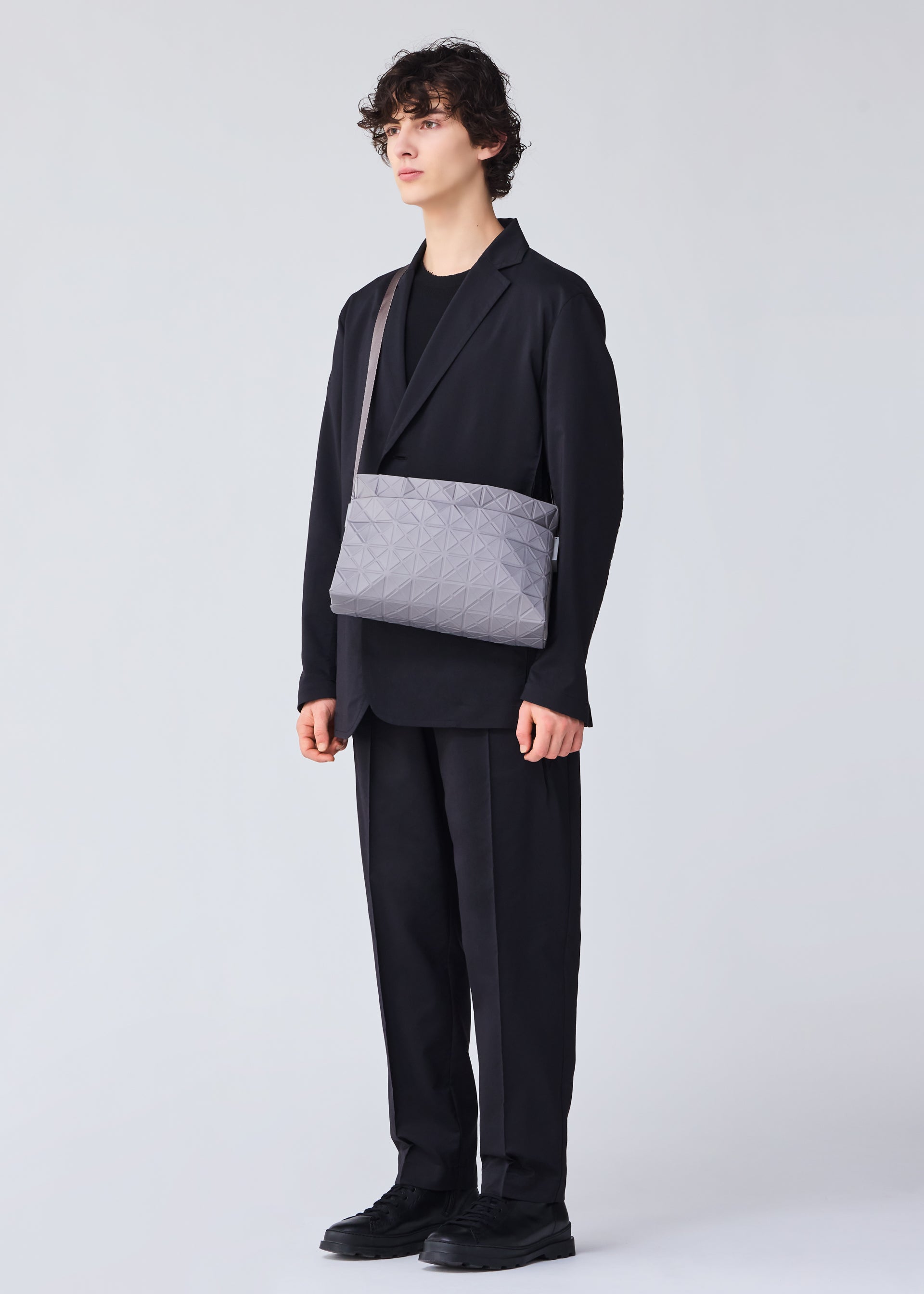 Issey Miyake Track velká kabelka šedá přes rameno