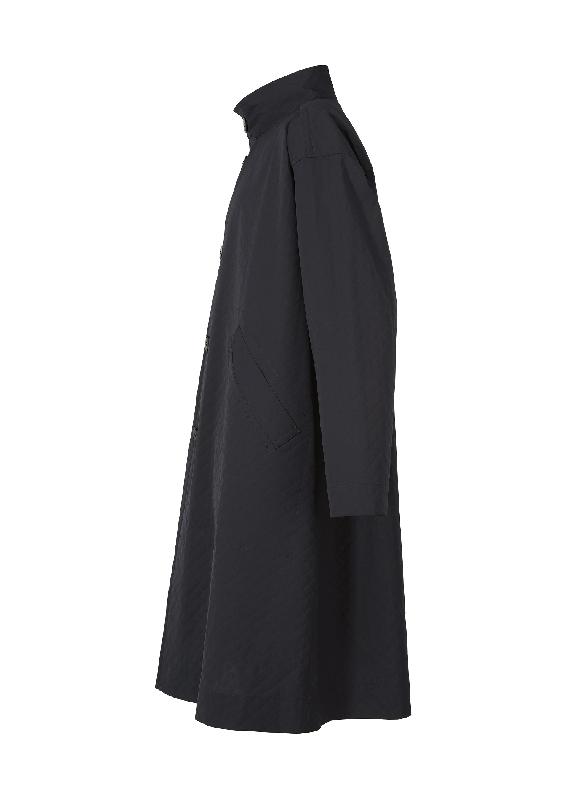 Issey Miyake Type-T 001-1 kabát černý trojúhelníkový vzor