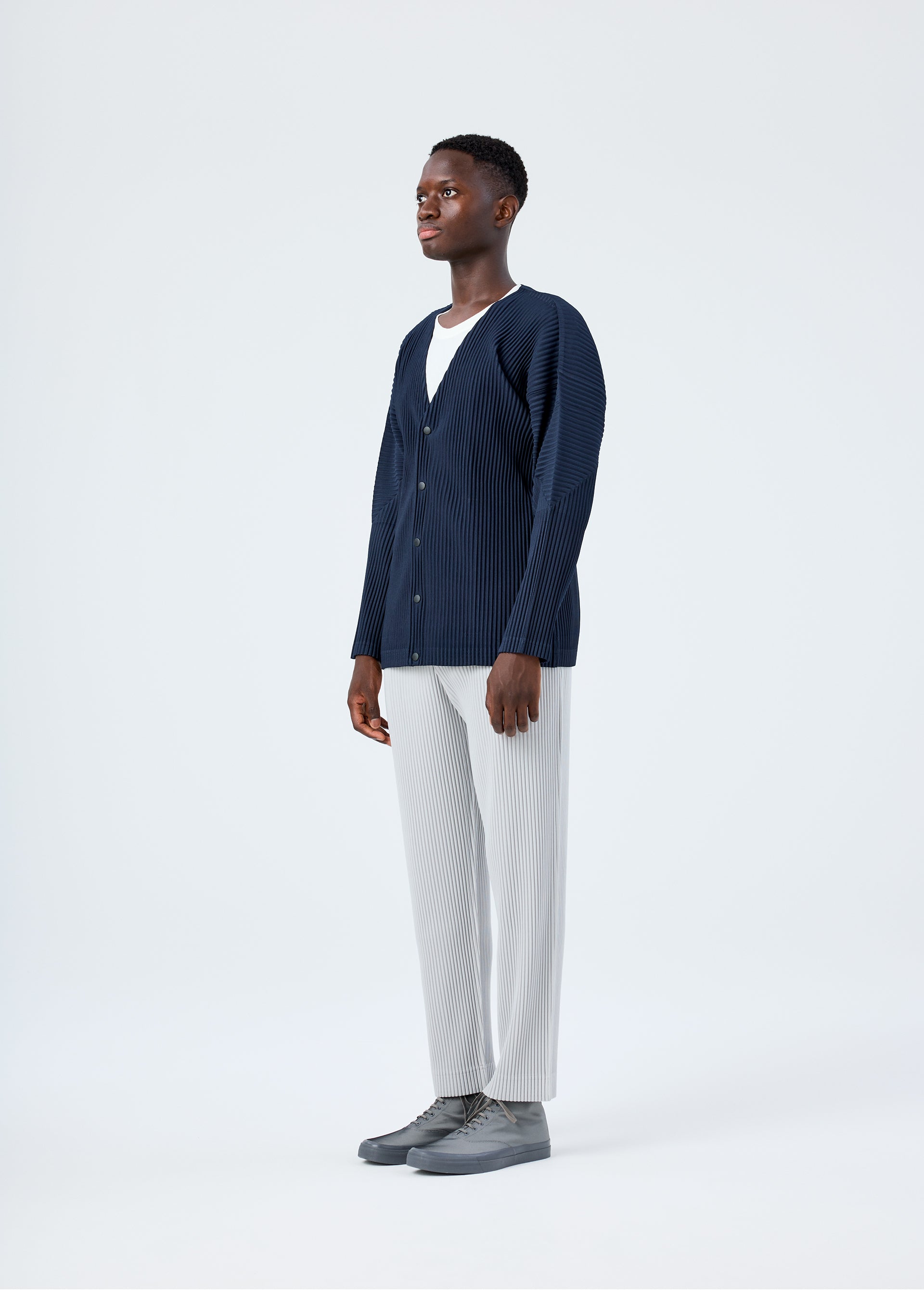 Issey Miyake Basics kardigan světle šedý lehký V výstřih