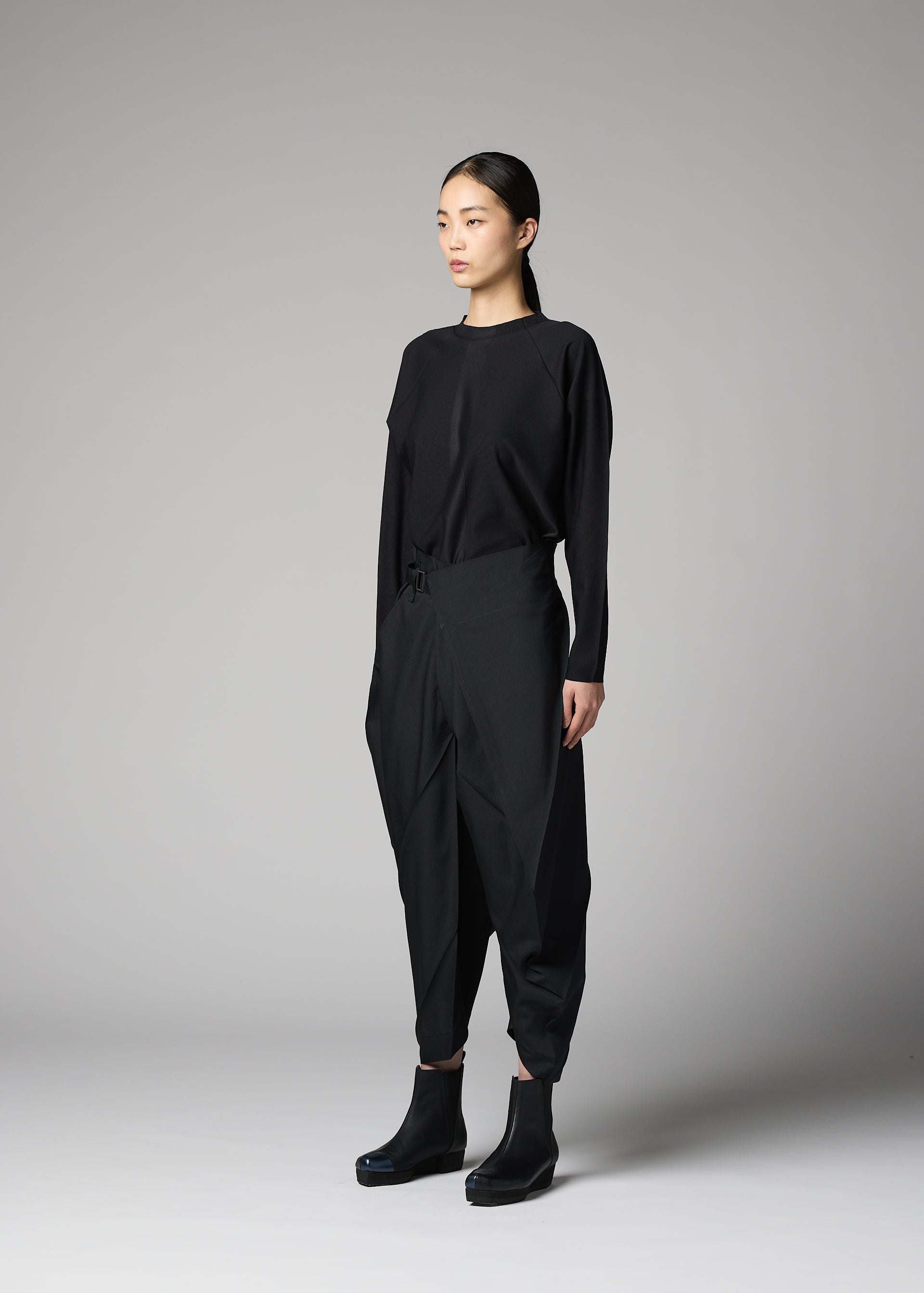 Issey Miyake 132 5. F-BT kalhoty černé skládané
