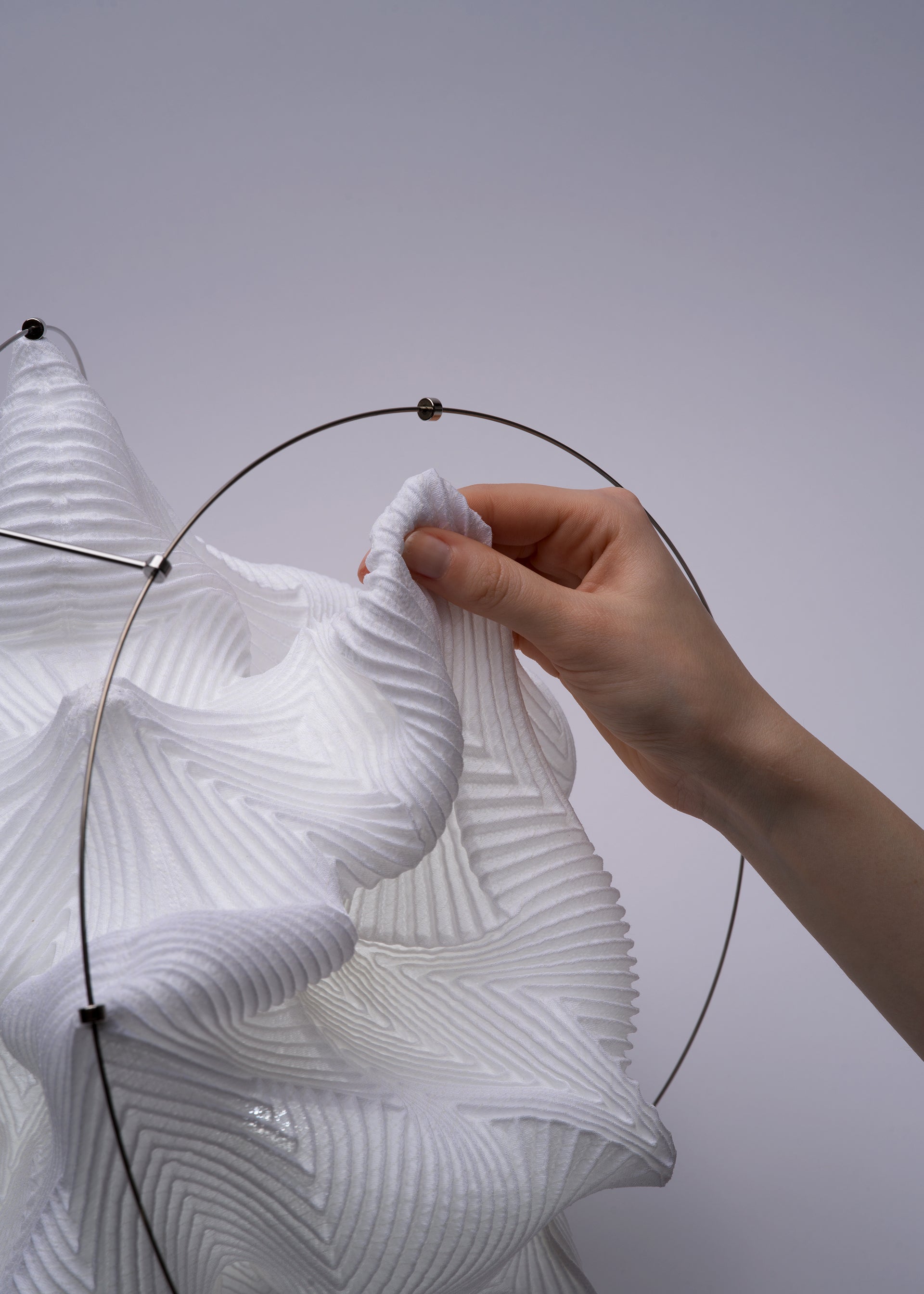 Issey Miyake Type-XIII O Series lampa bílá přenosná