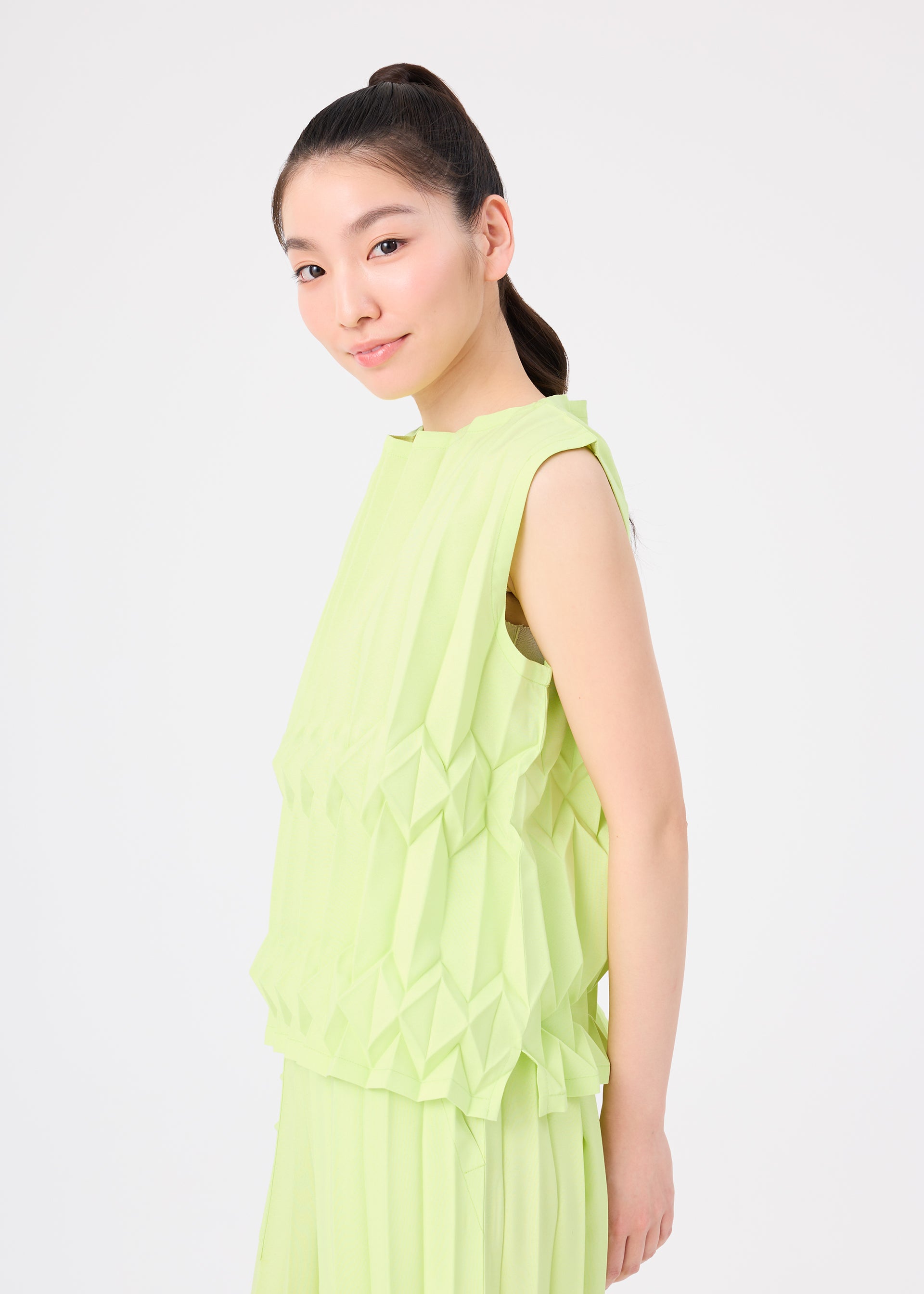 Issey Miyake Tree Pleats top bez rukávů černý