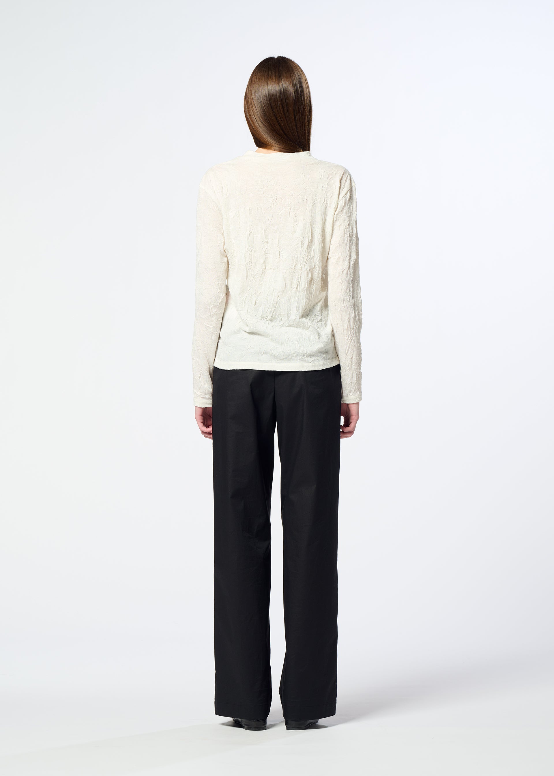 Issey Miyake HaaT W/P Washer top s dlouhým rukávem bílý mačkaný