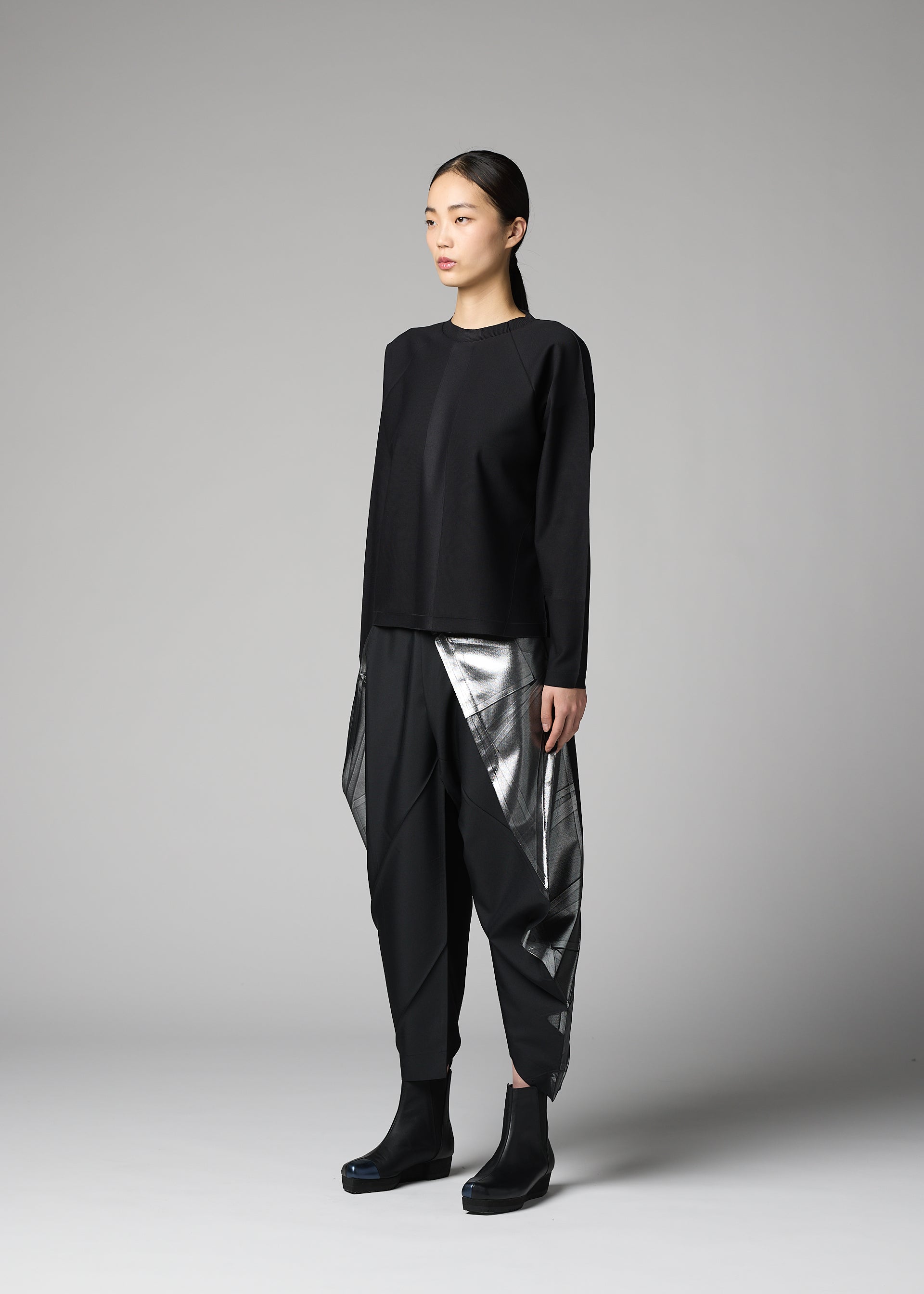 Issey Miyake 132 5. F-KN úplet black vel. 2
