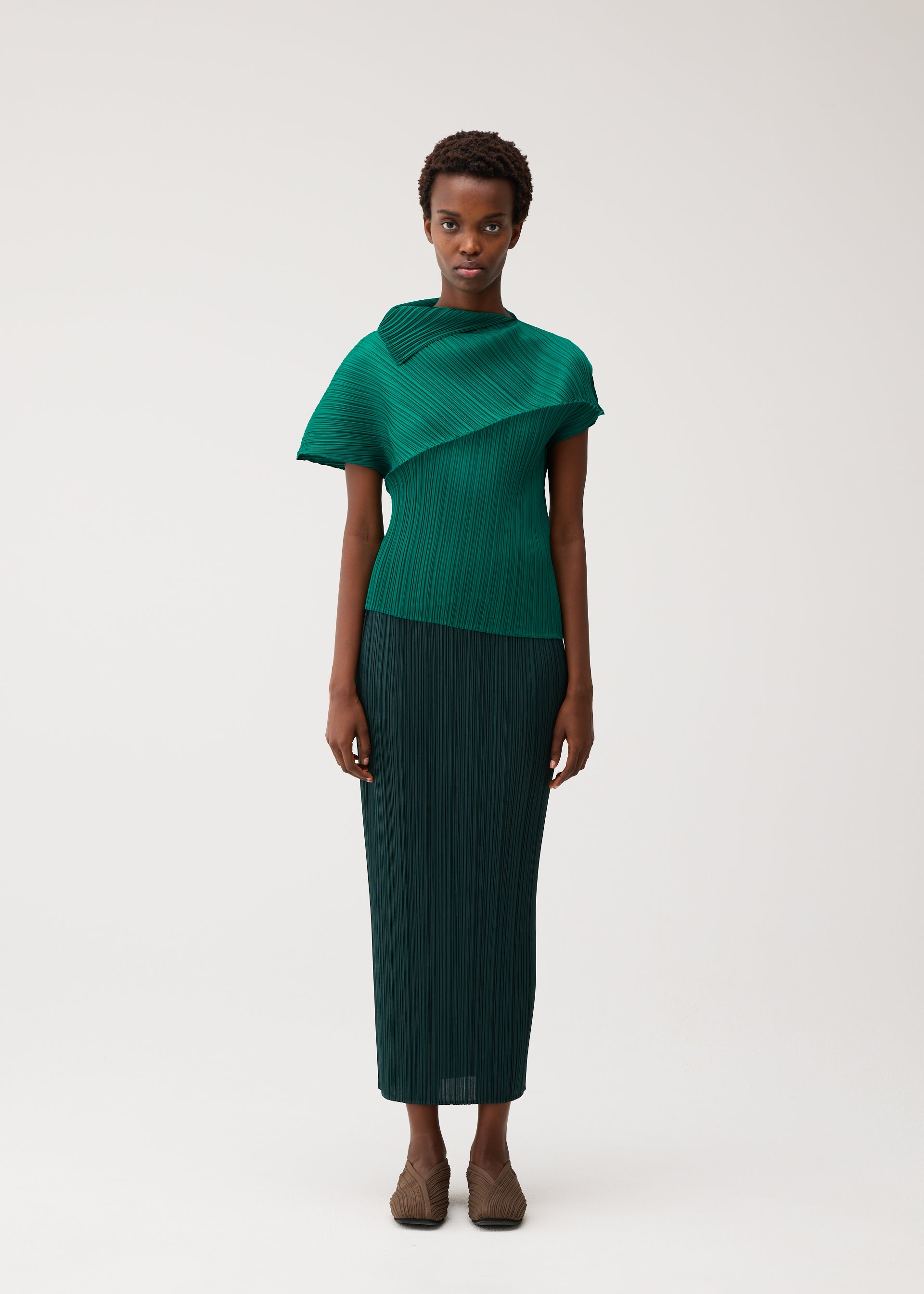 Issey Miyake Leap asymetrický top černý