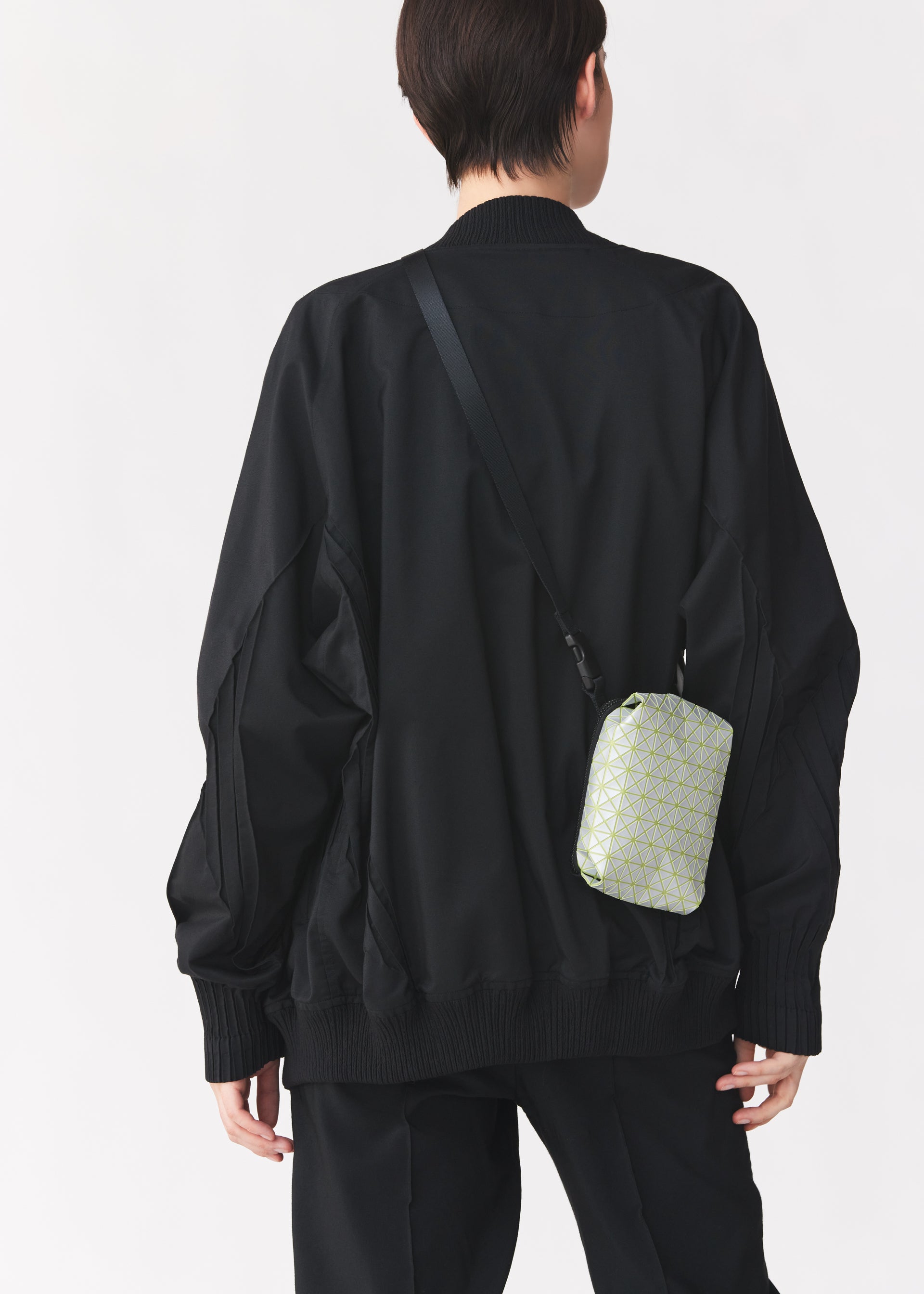 Issey Miyake Beetle Reflector crossbody black reflexní