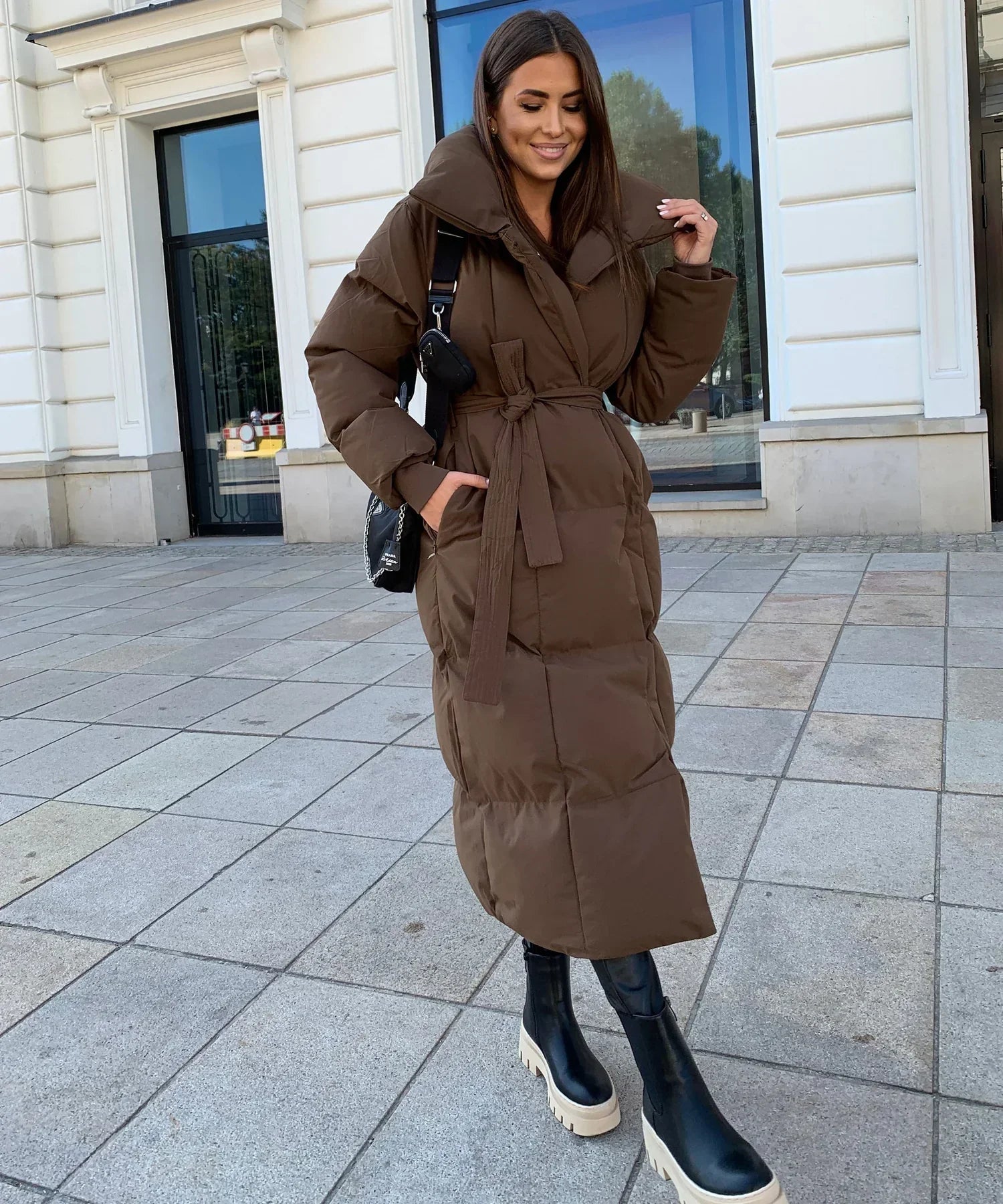Norielle Éliane dlouhá zimní bunda černá s páskem