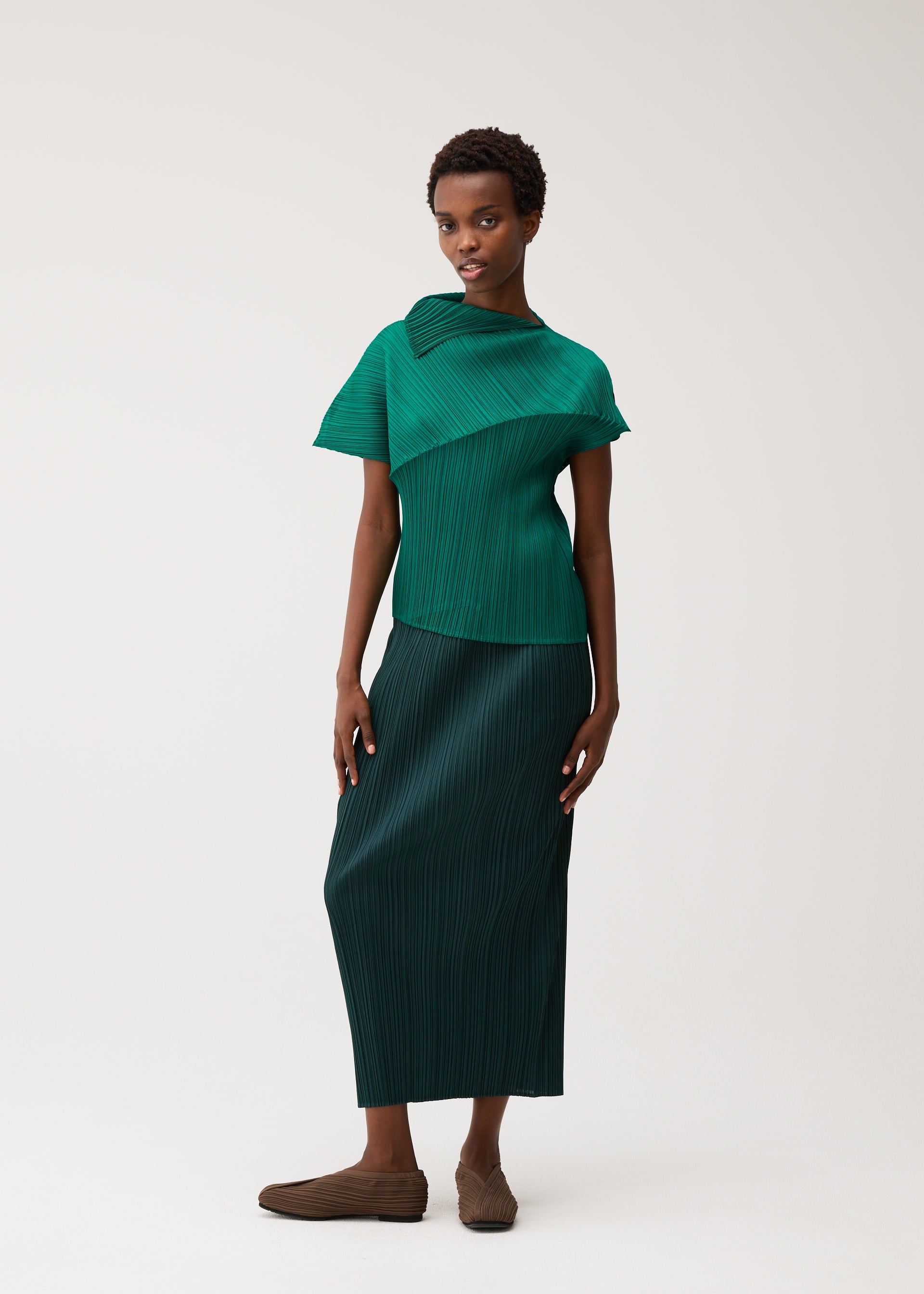 Issey Miyake Leap asymetrický top černý