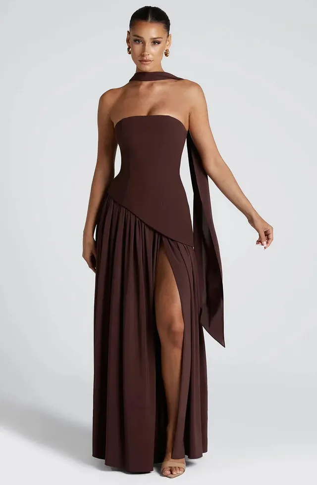 Norielle dlouhé bustier šaty hnědé s rozparkem