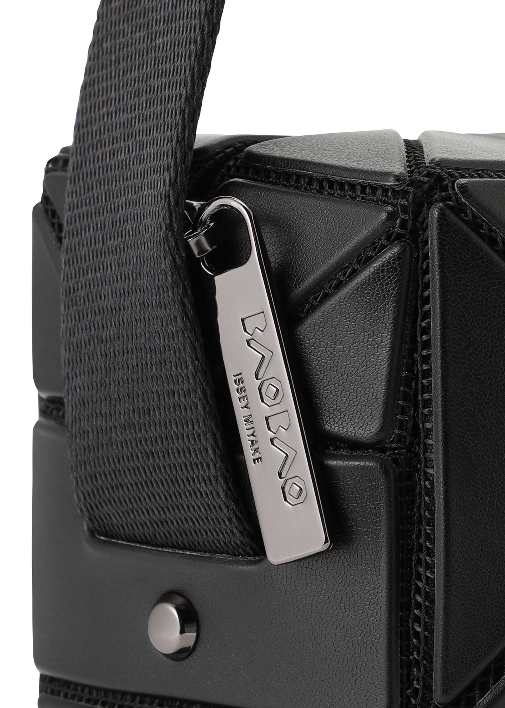 Issey Miyake Cuboid kabelka crossbody geometrická