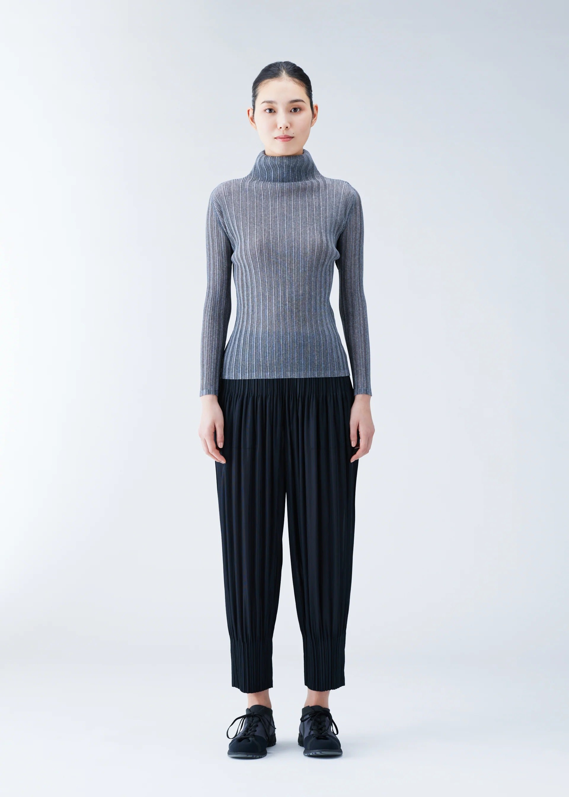 Issey Miyake Rib Pleats Basics rolák light gray vel. 3