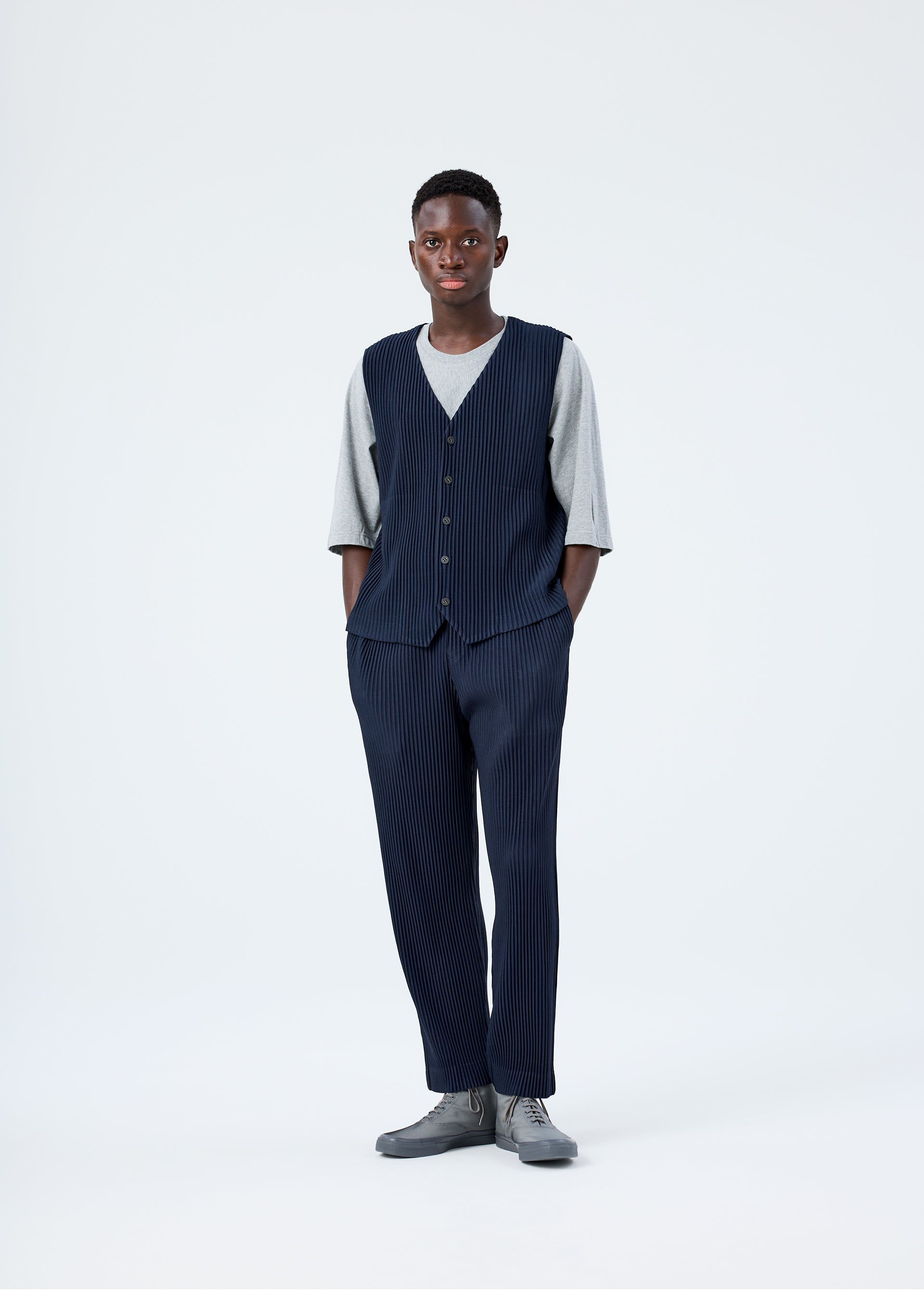 Issey Miyake Basics vesta světle šedá rozepínací