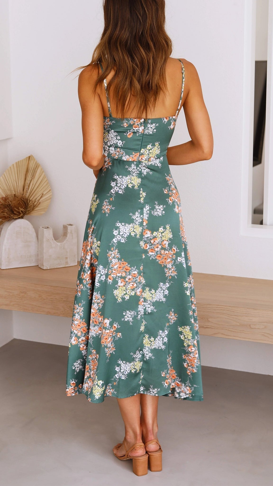 Norielle květované midi šaty floral s výstřihem V