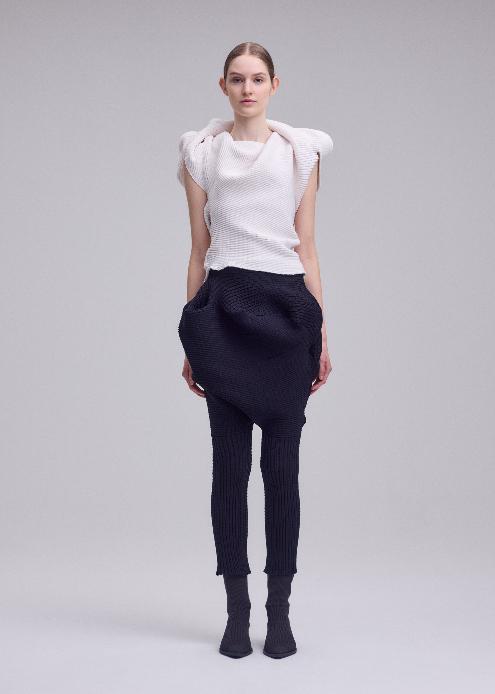 Issey Miyake Found Stone IM63KF309 saruel kalhoty černé vel. 2 pletené