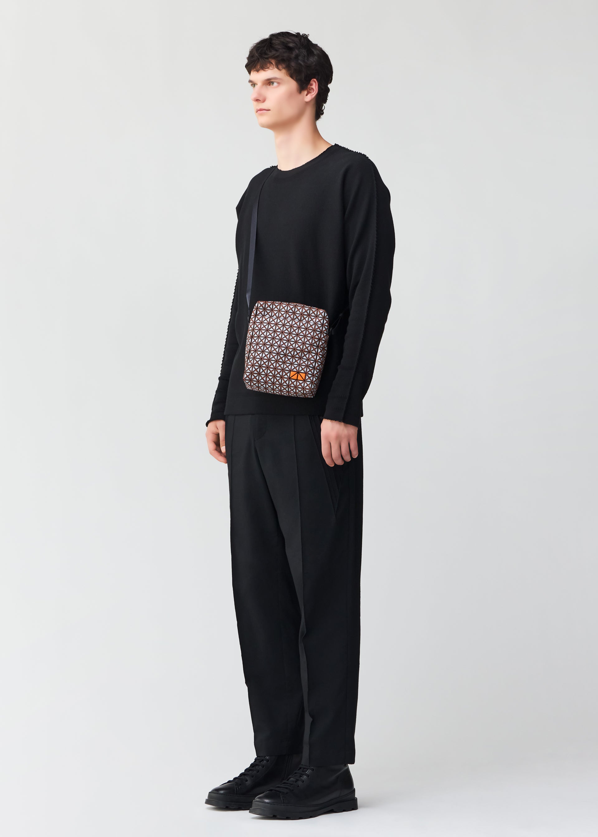 Issey Miyake Voyager Rough kabelka šedá přes rameno