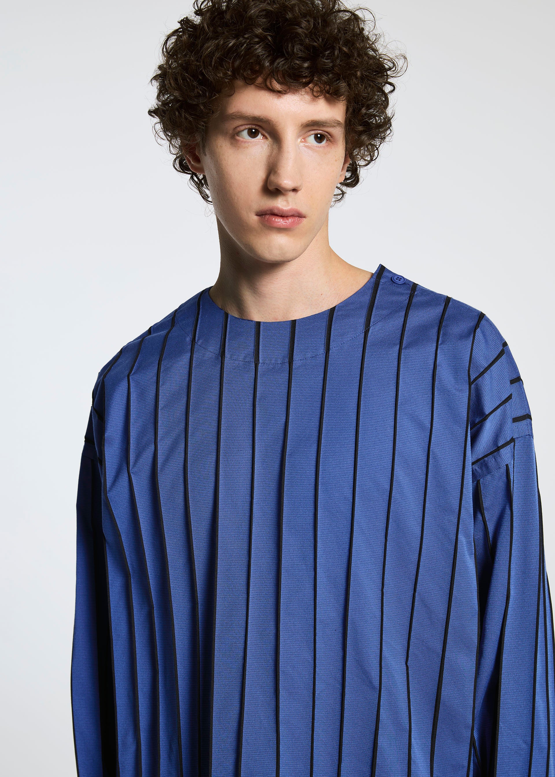 Issey Miyake Type-W 007 top šedý volný 3D strečový