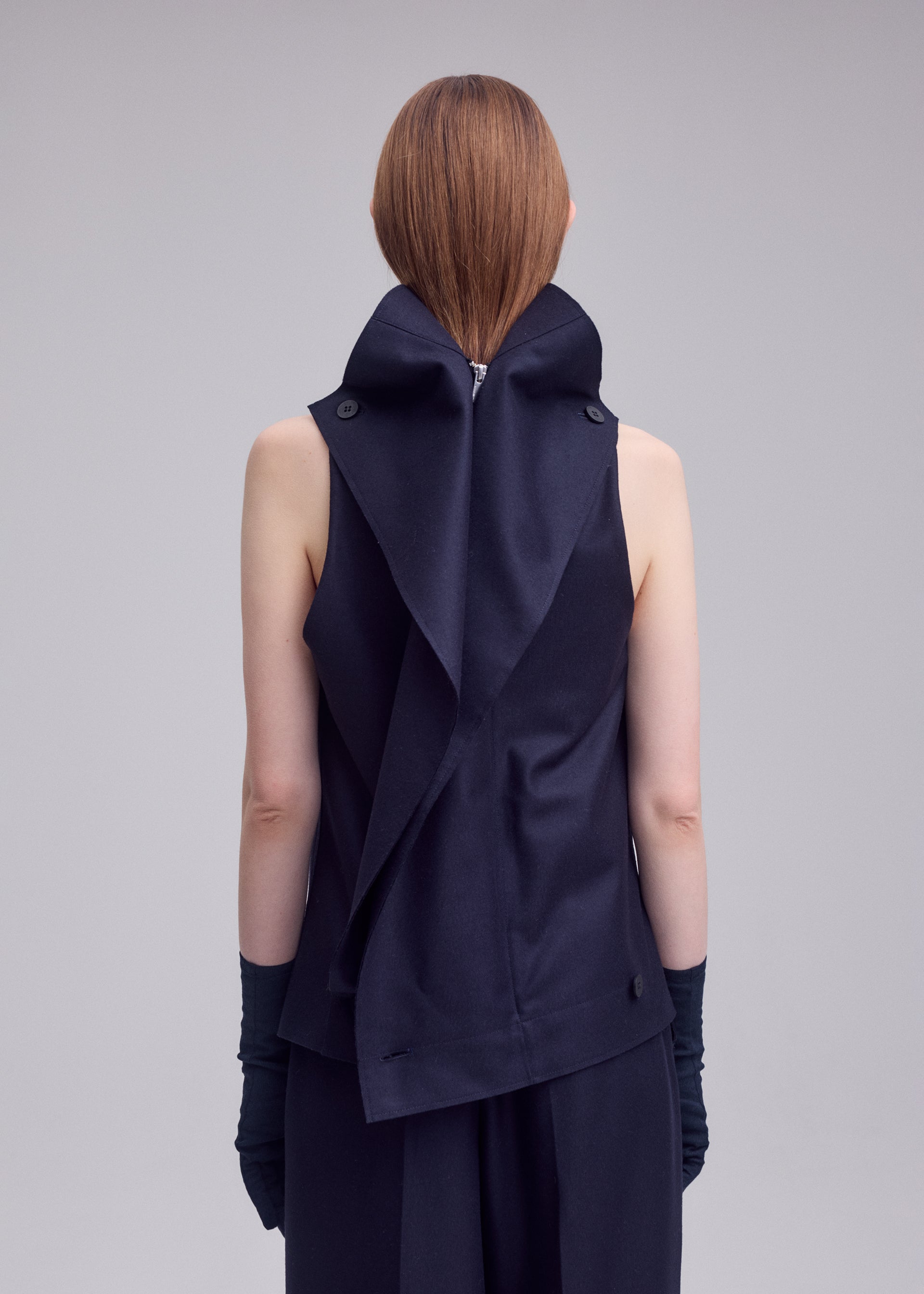 Issey Miyake Shell top bílý bez rukávů jersey