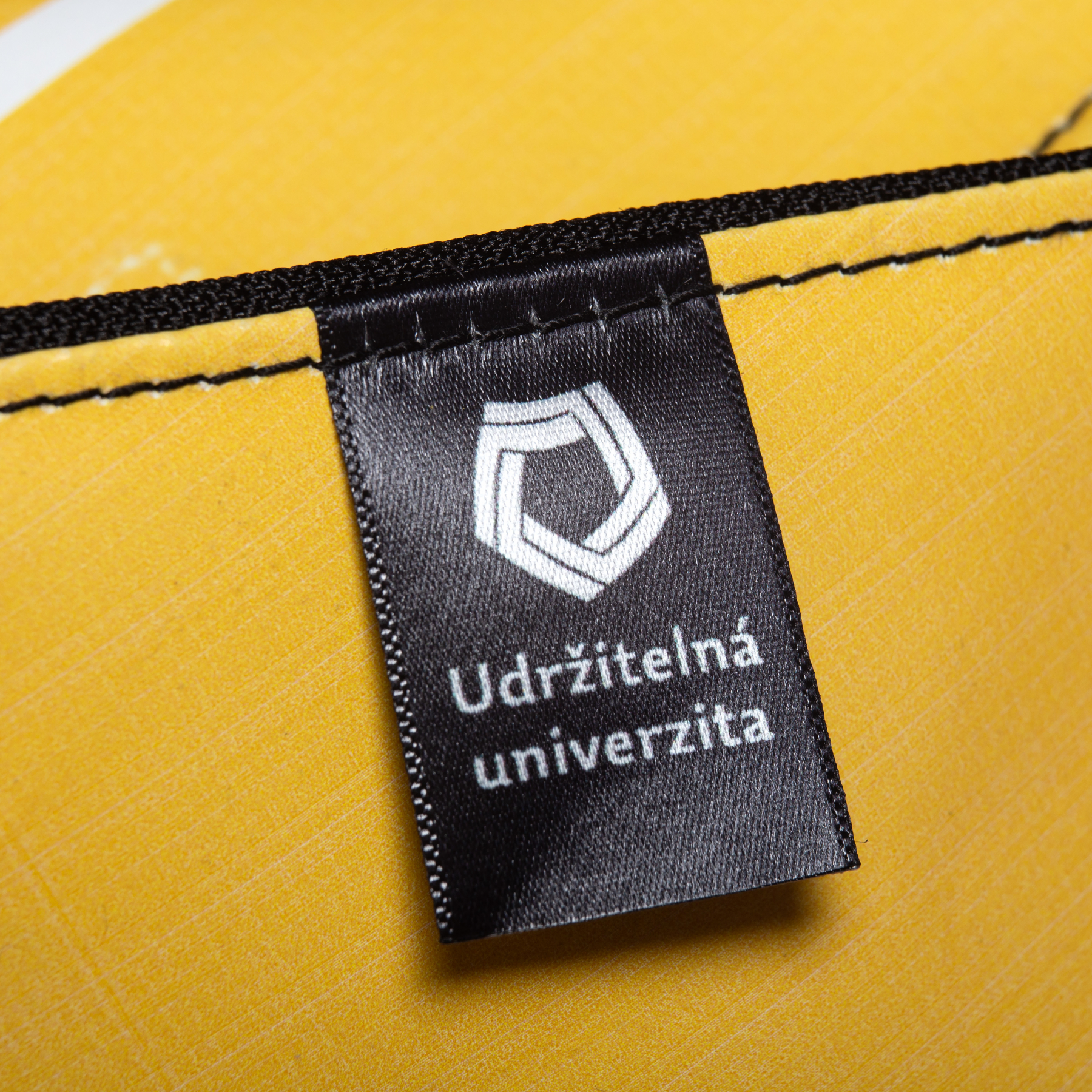 UPoint UP Ledvinka přes rameno černá