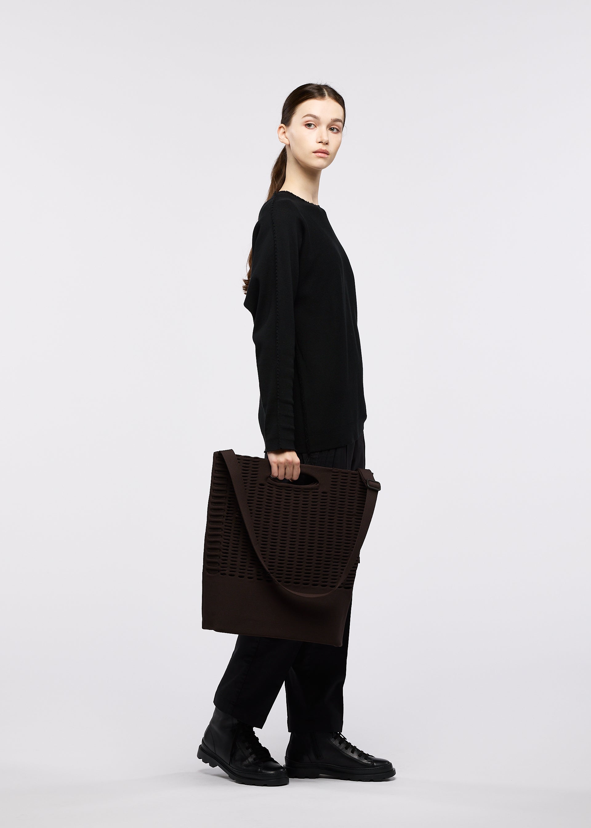 Issey Miyake Mokko Mono Grip tote kabelka černá nastavitelná